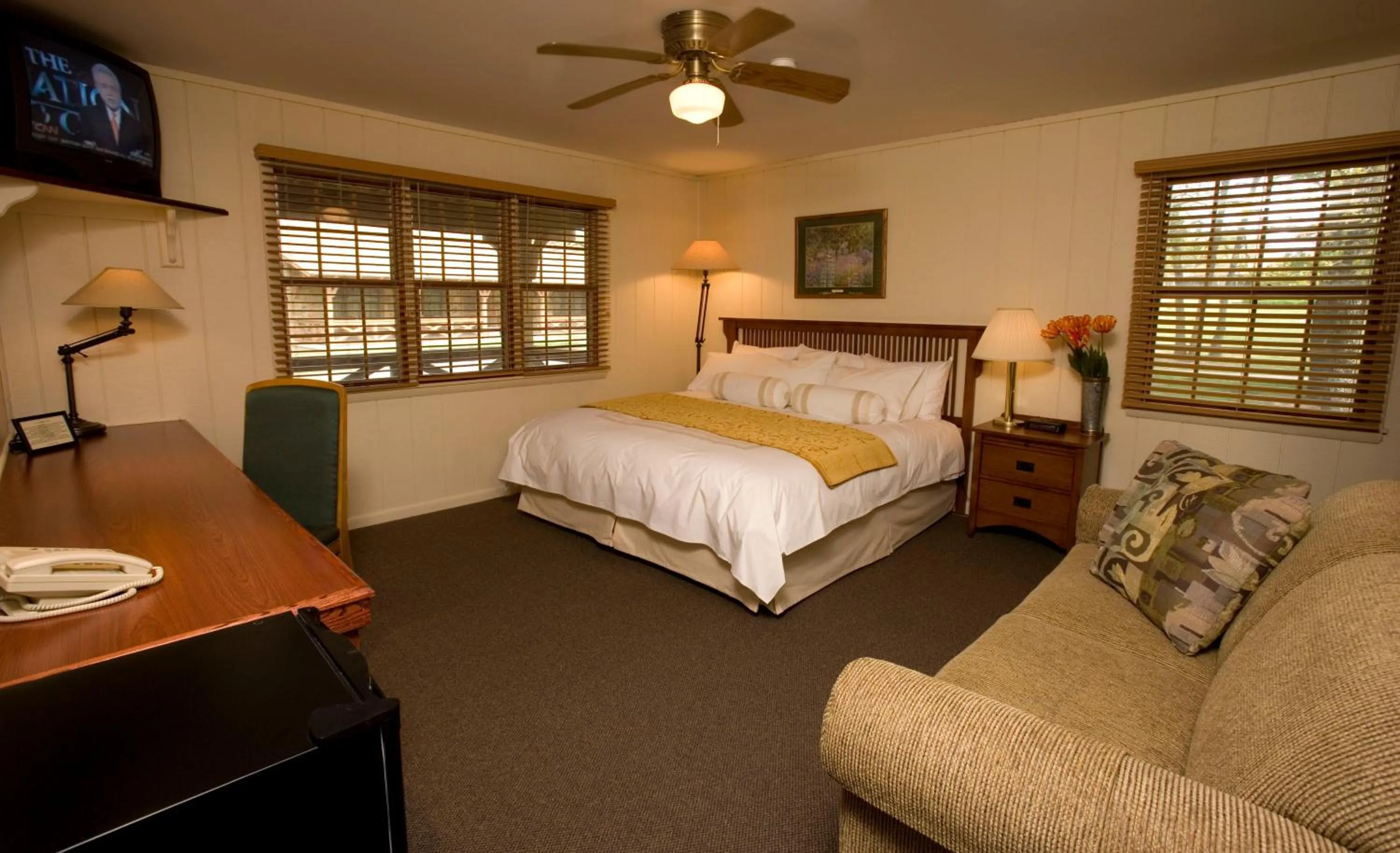 Photo of the whole room, Bed in POSTOAK Lodge and Retreat