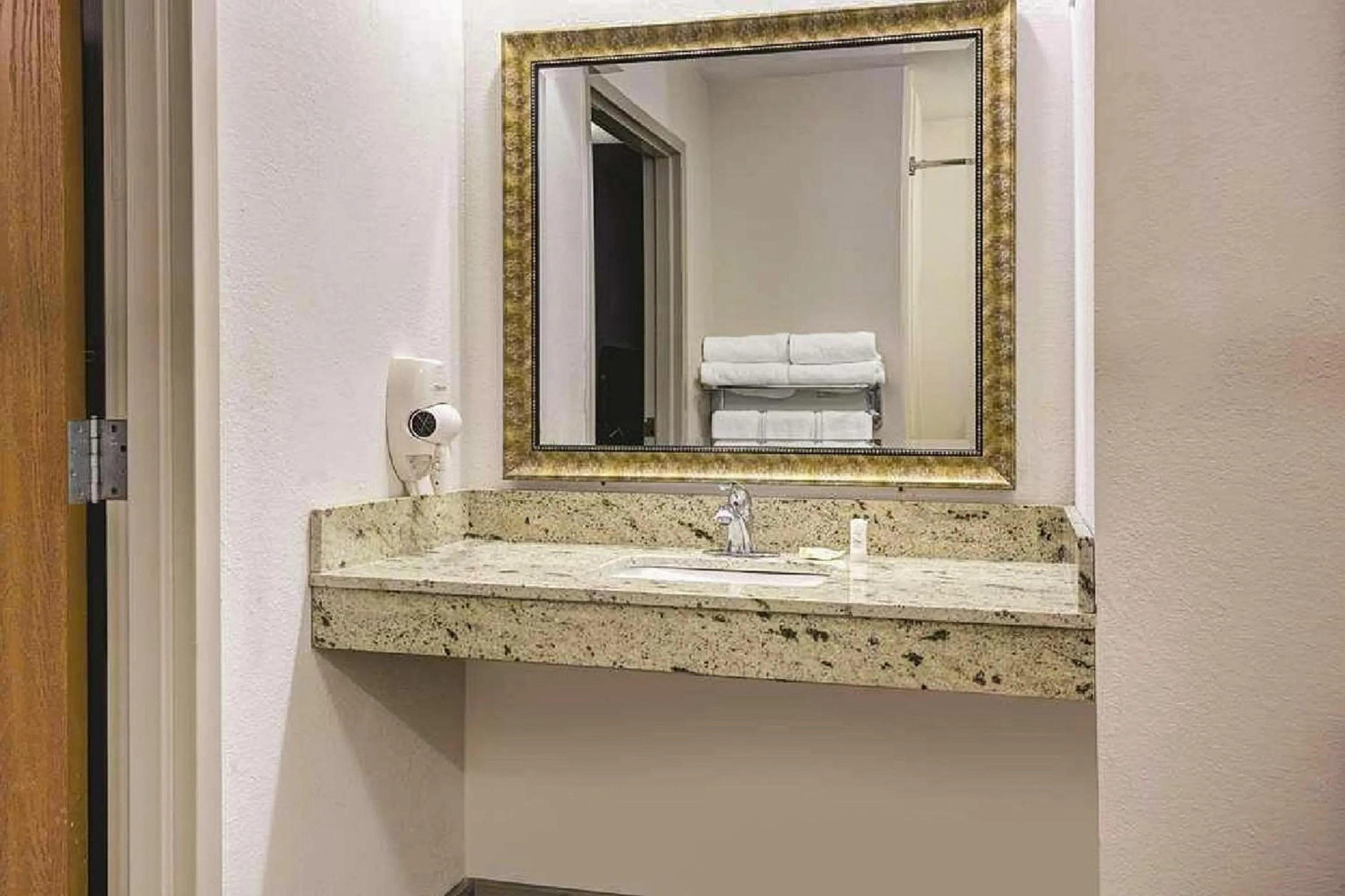 Bathroom in OYO Townhouse Jackson - Ridgeland