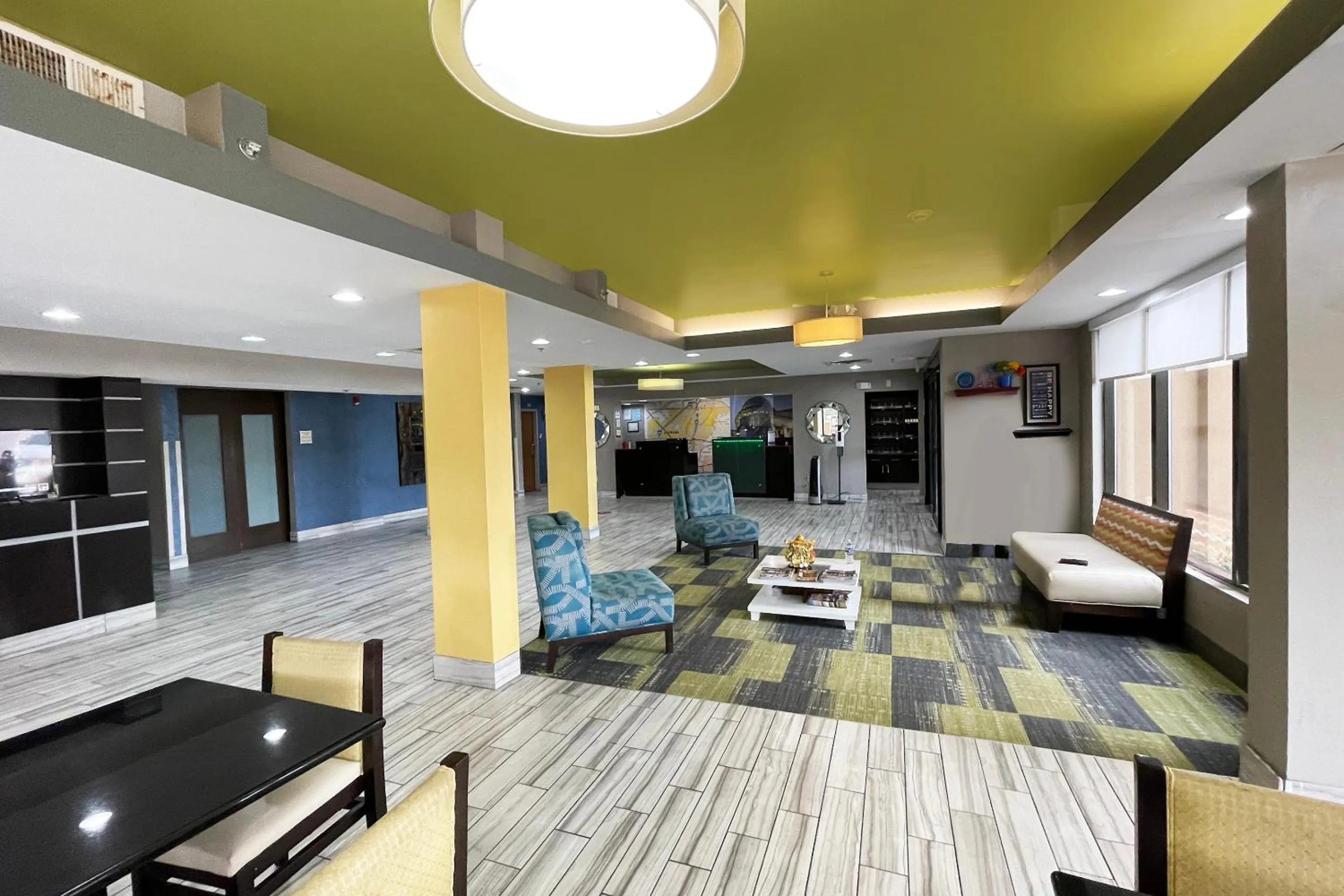 Lobby or reception in OYO Townhouse Jackson - Ridgeland