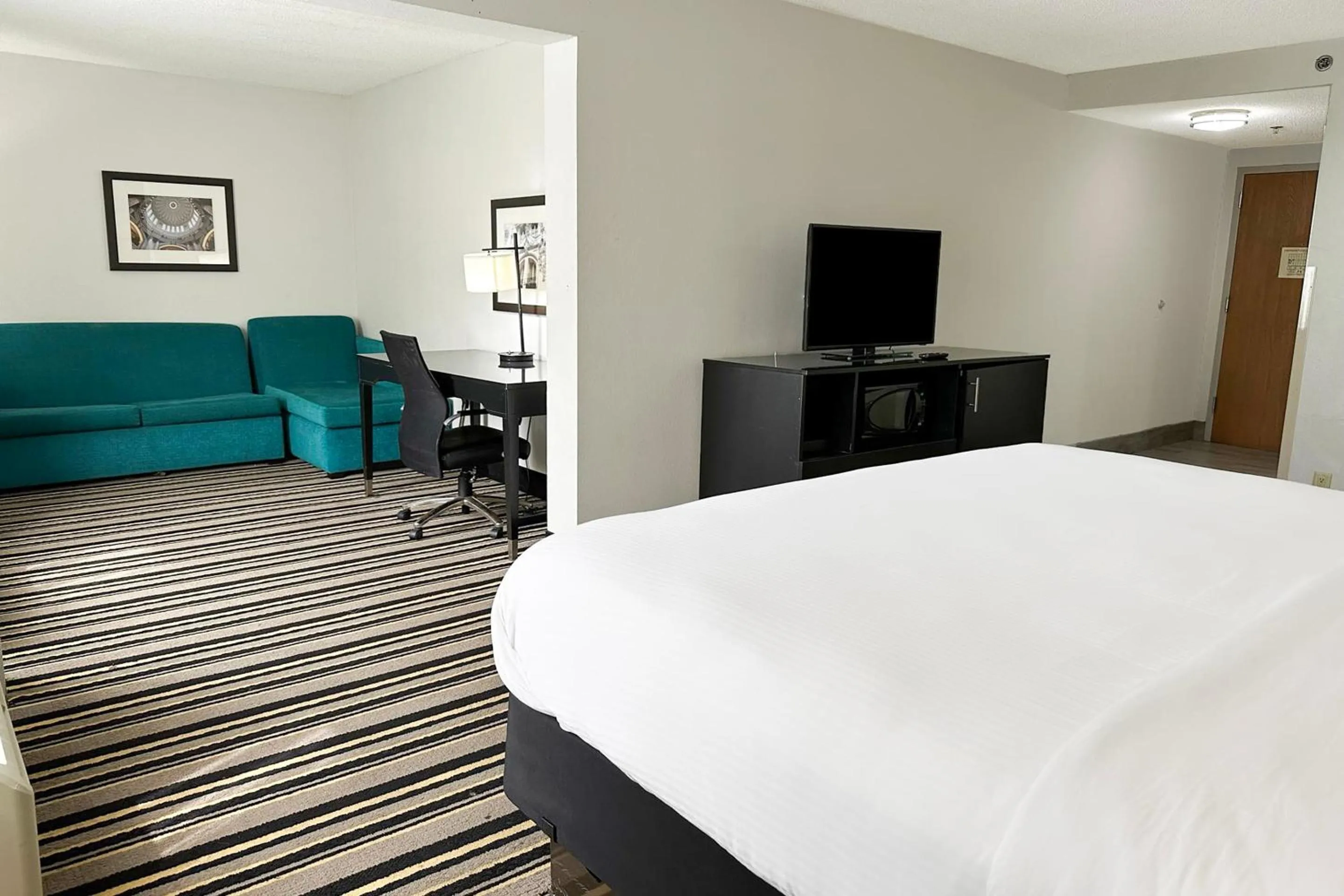 Bedroom, Bed in OYO Townhouse Jackson - Ridgeland