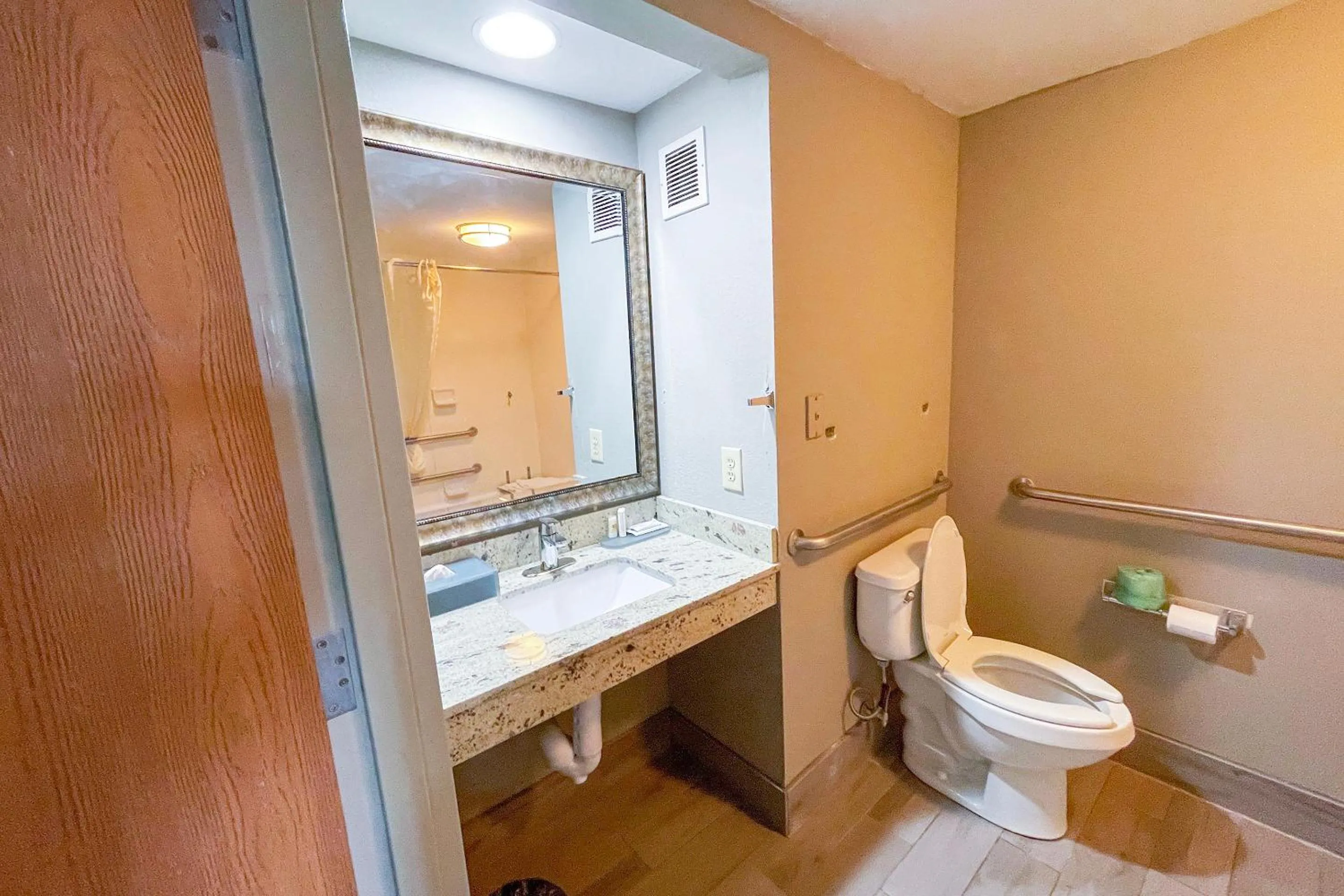 Bathroom in OYO Townhouse Jackson - Ridgeland