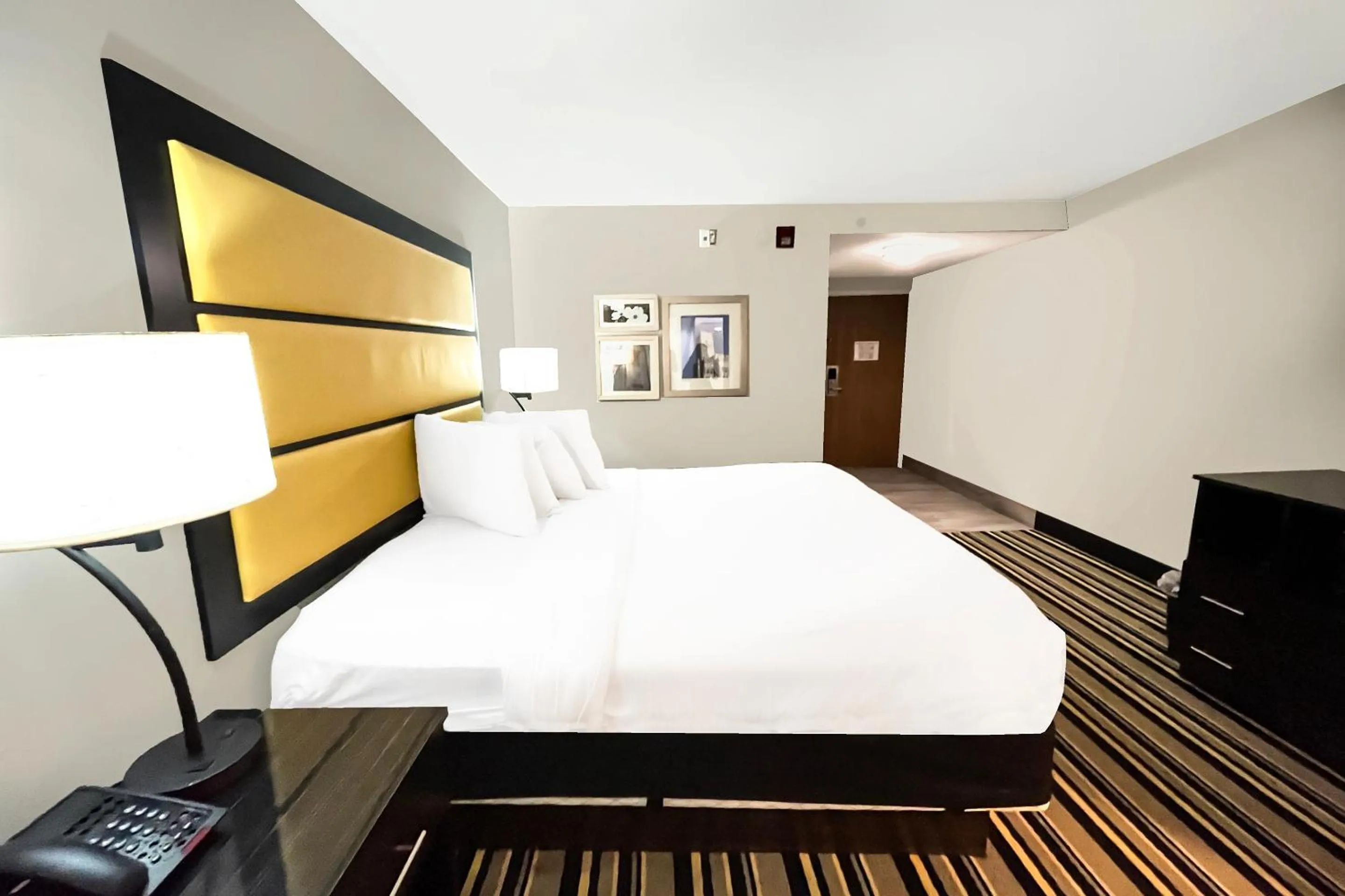 Bedroom, Bed in OYO Townhouse Jackson - Ridgeland