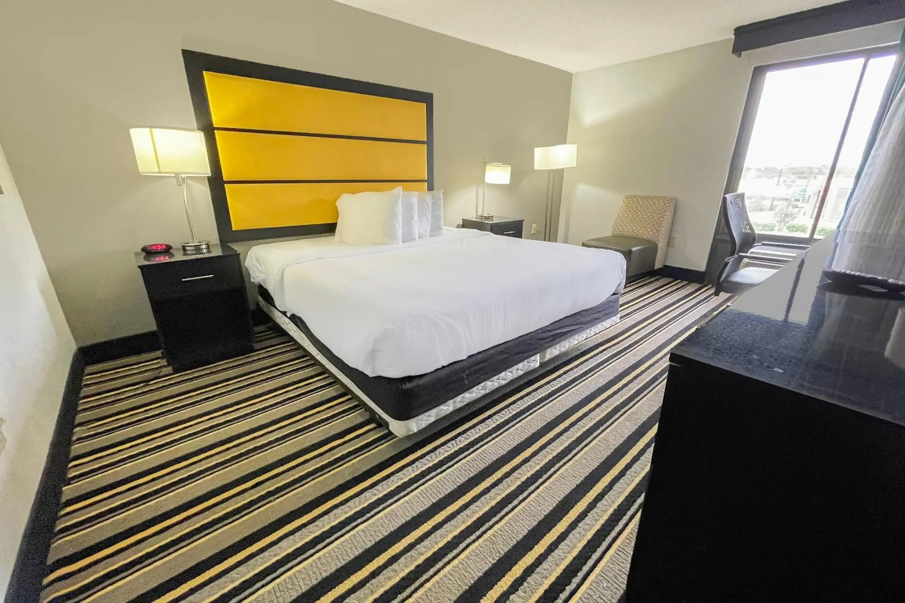 Premium King bed Non-Smoking in OYO Townhouse Jackson - Ridgeland Premium King bed Non-Smoking in OYO Townhouse Jackson - Ridgeland