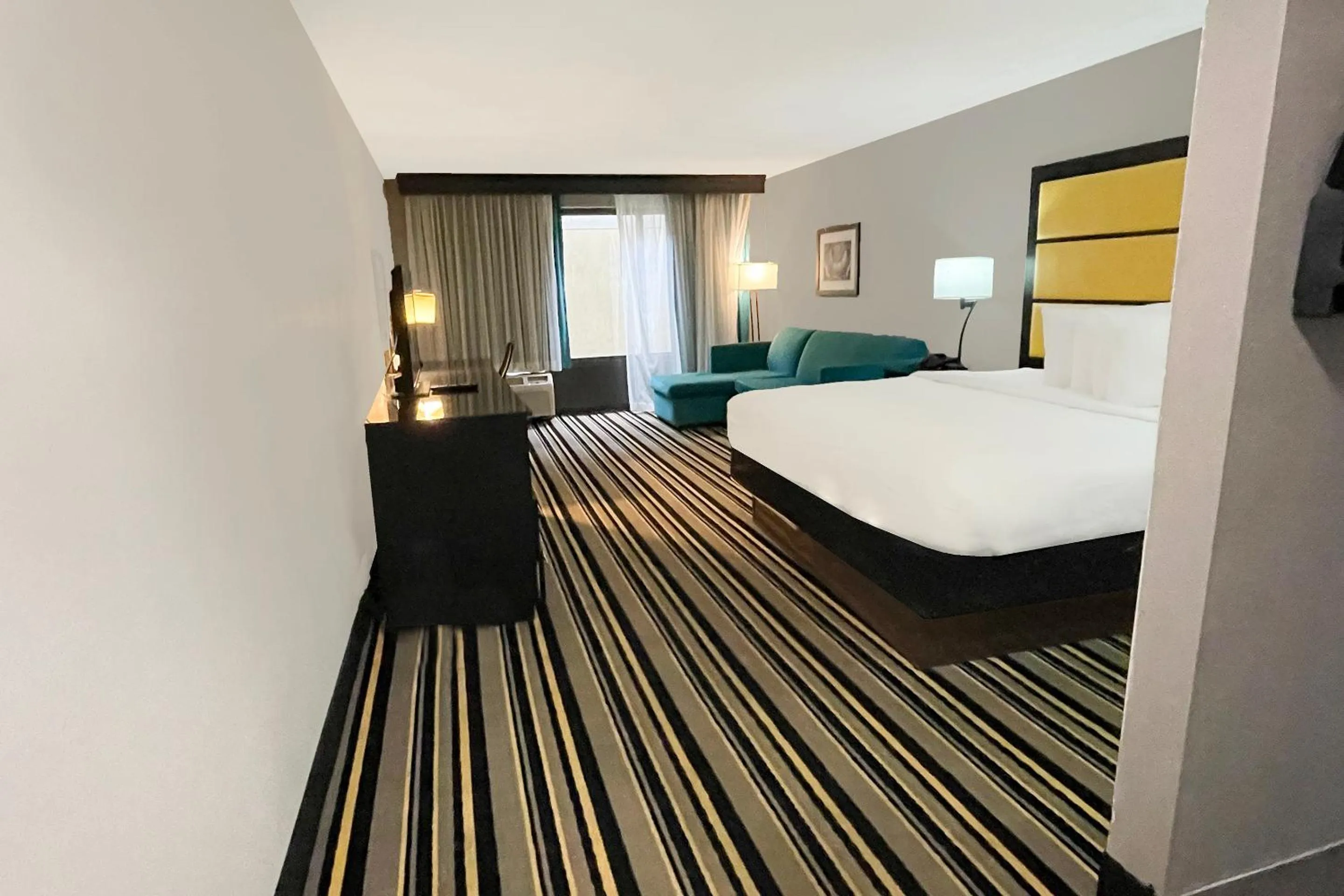 Bedroom, Bed in OYO Townhouse Jackson - Ridgeland