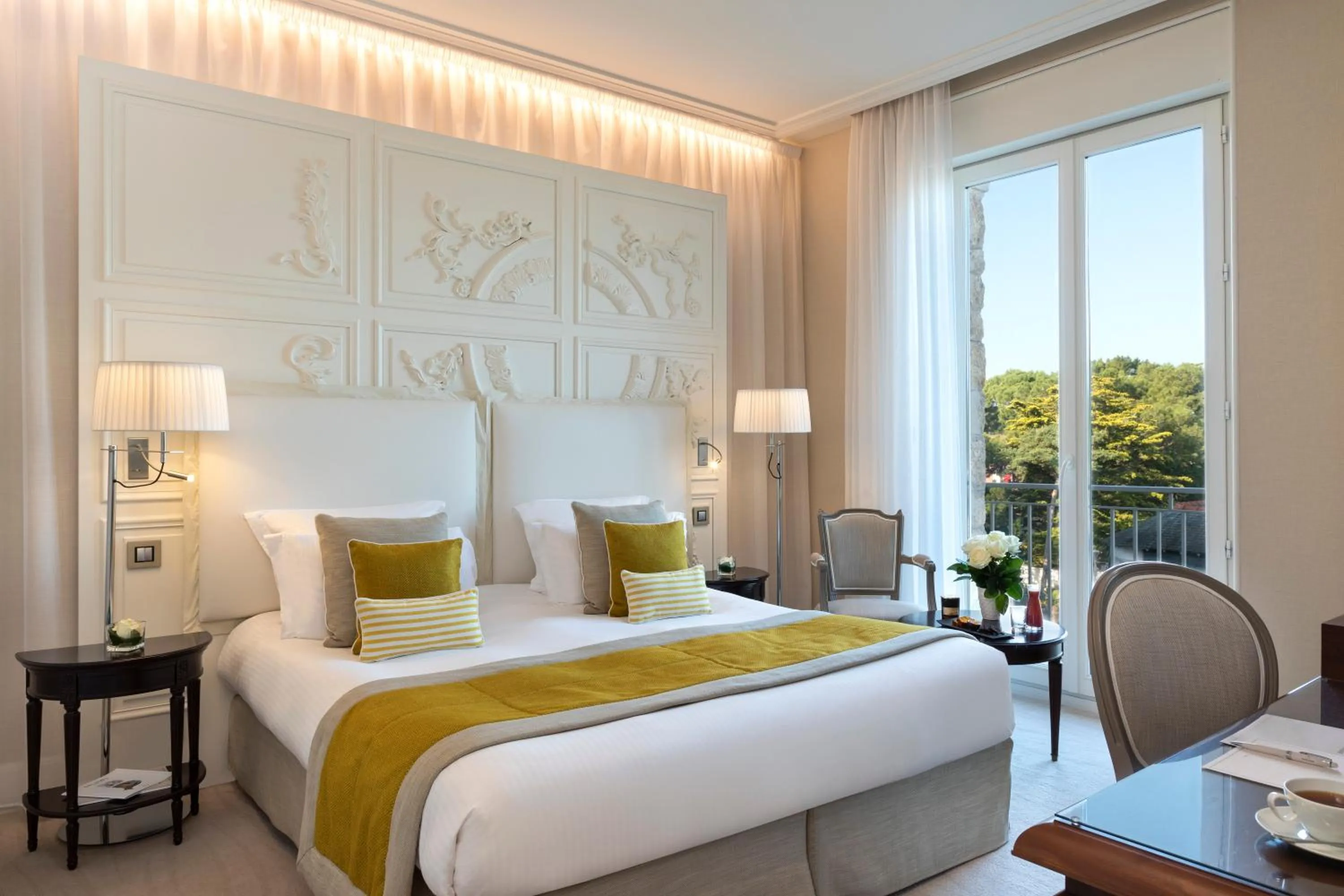 Bedroom, Bed in Hôtel Barrière Le Royal La Baule