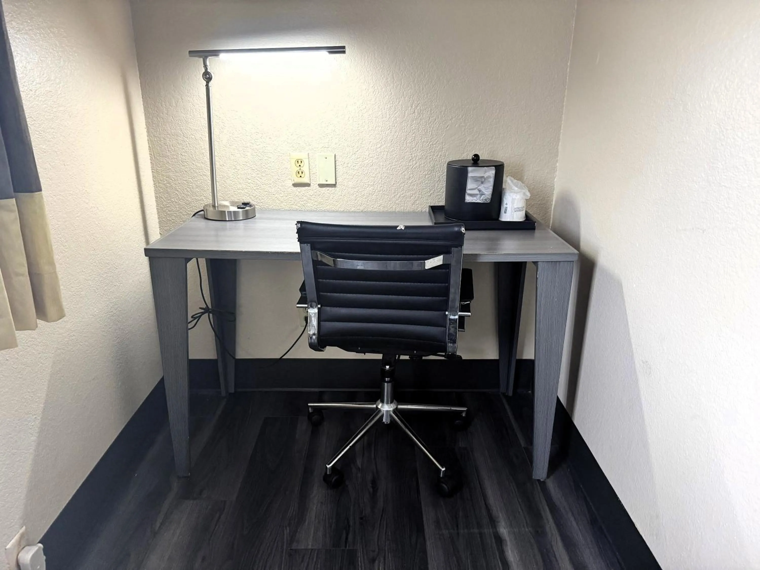 Seating area in Baymont by Wyndham Tupelo