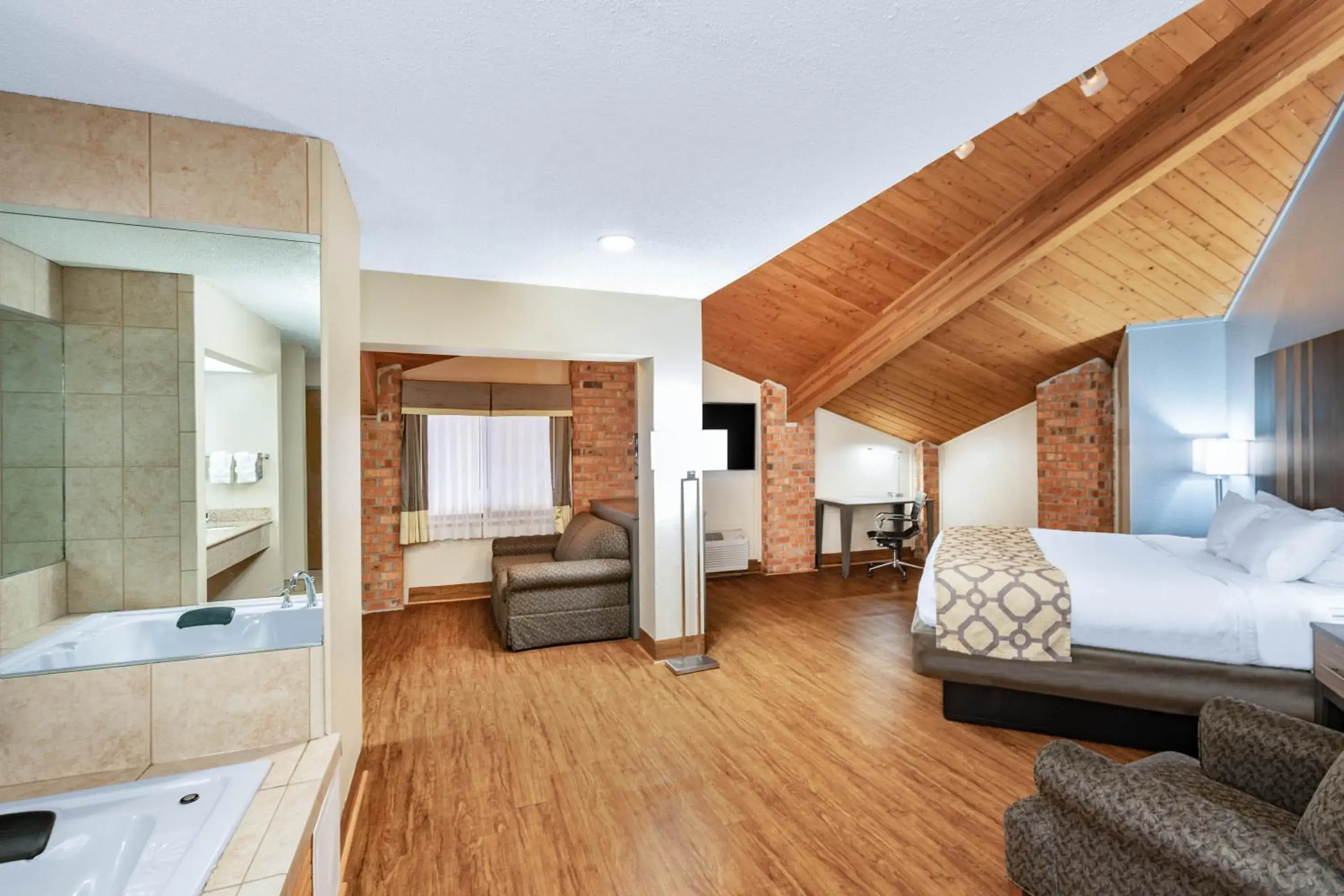 Photo of the whole room, Bed in Baymont by Wyndham Tupelo Photo of the whole room, Bed in Baymont by Wyndham Tupelo