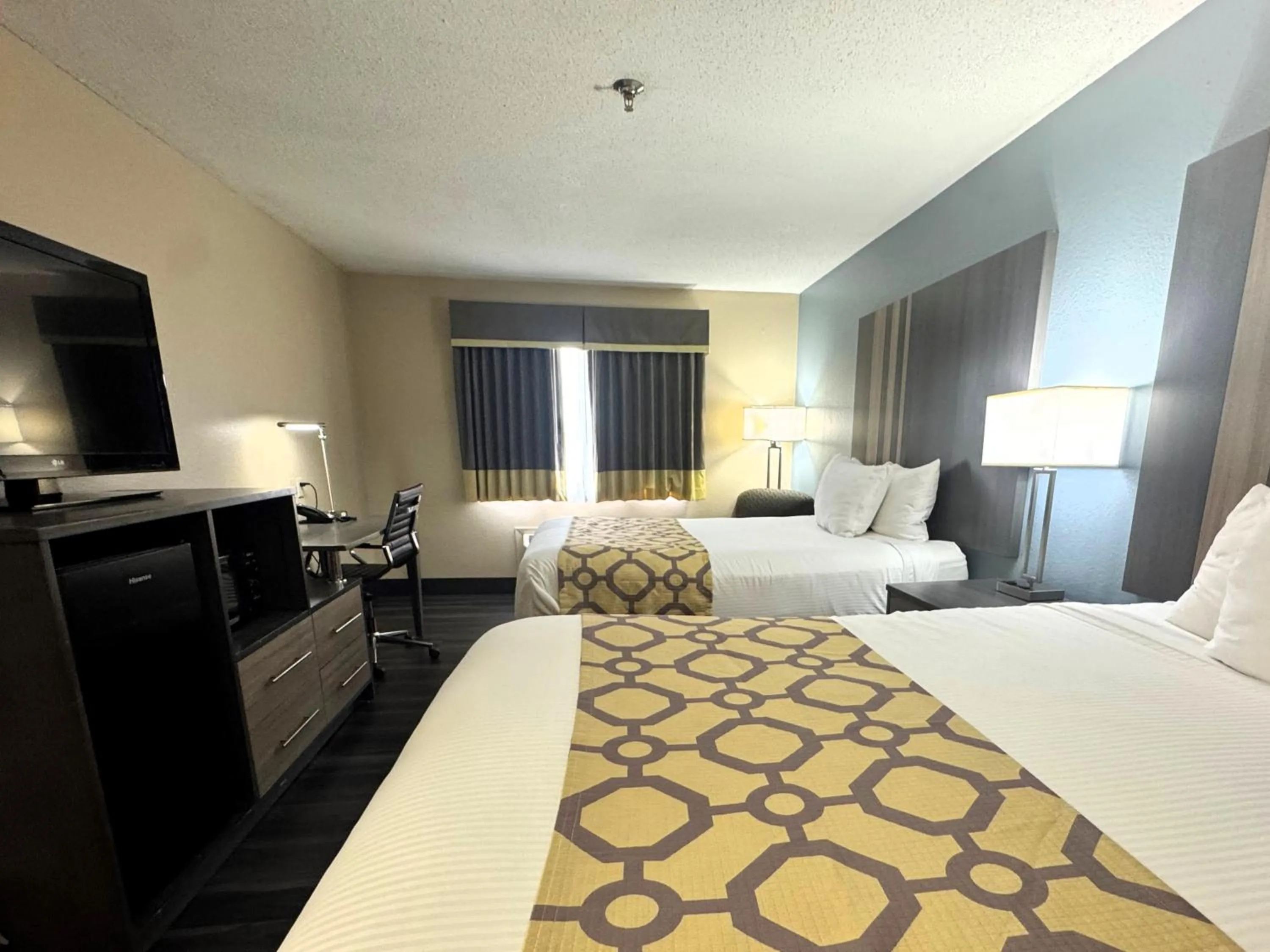 Photo of the whole room, Bed in Baymont by Wyndham Tupelo