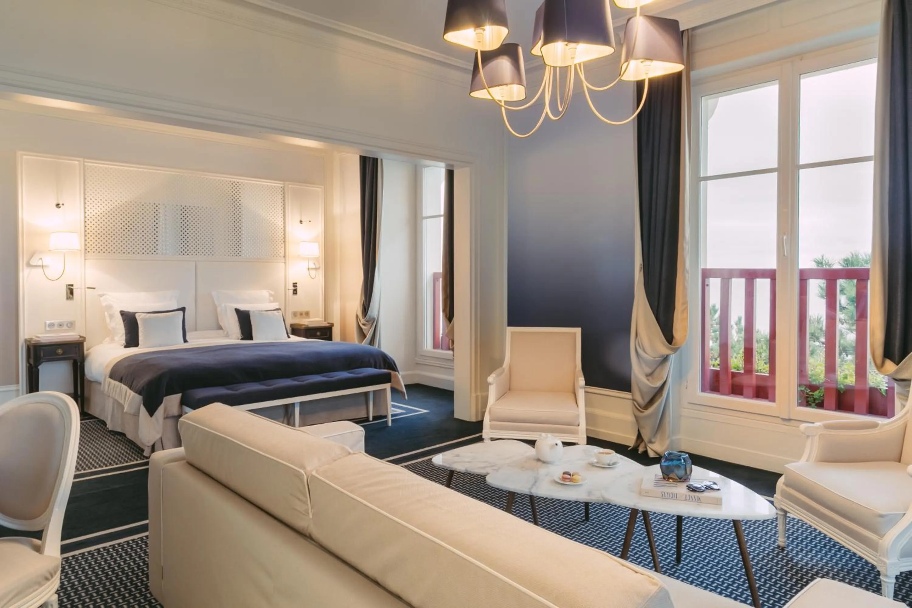 Photo of the whole room, Bed in Hôtel Barrière L'Hermitage