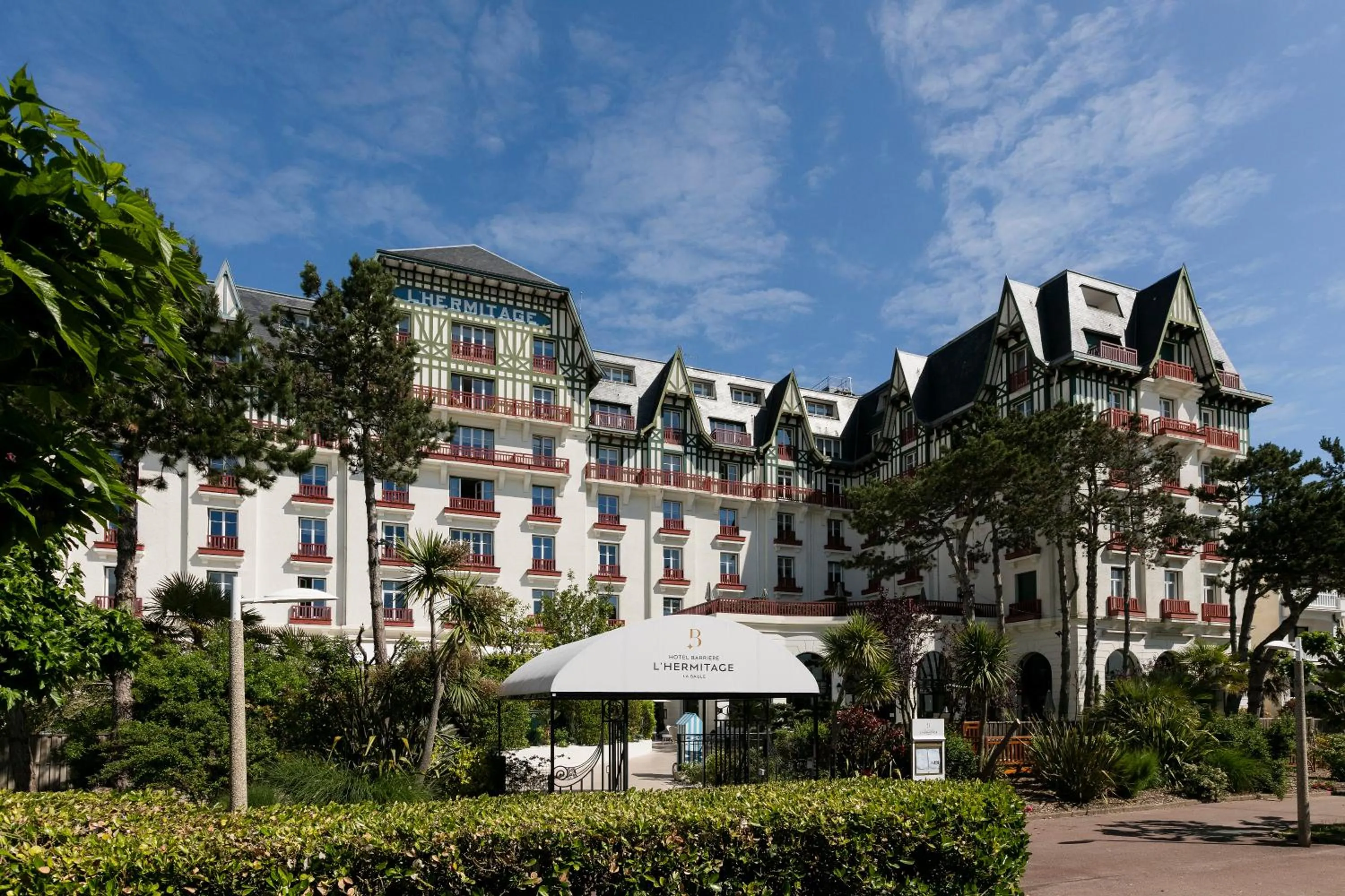 Property building in Hôtel Barrière L'Hermitage