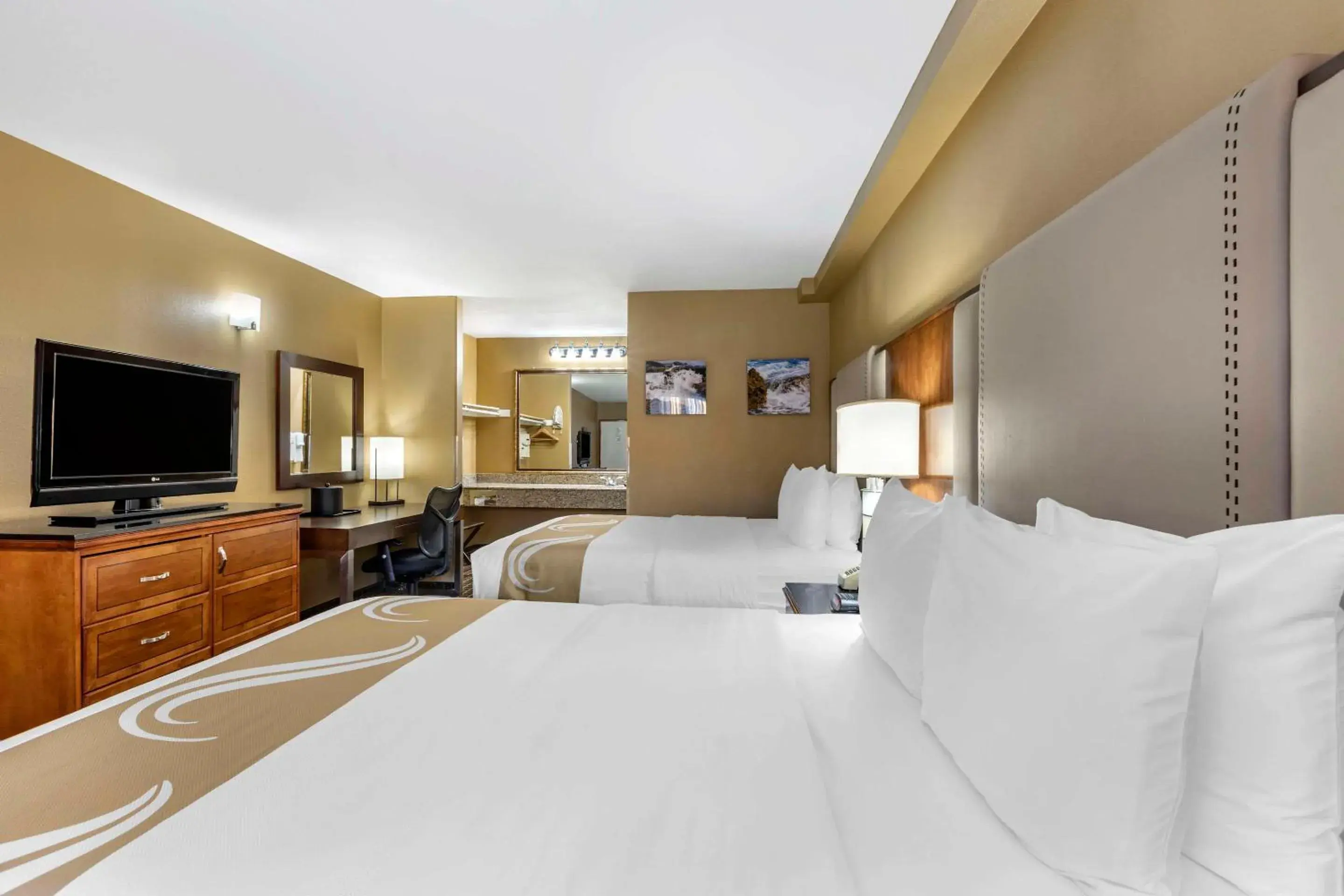 Bedroom, Bed in Quality Inn & Suites Westminster Seal Beach Bedroom, Bed in Quality Inn & Suites Westminster Seal Beach