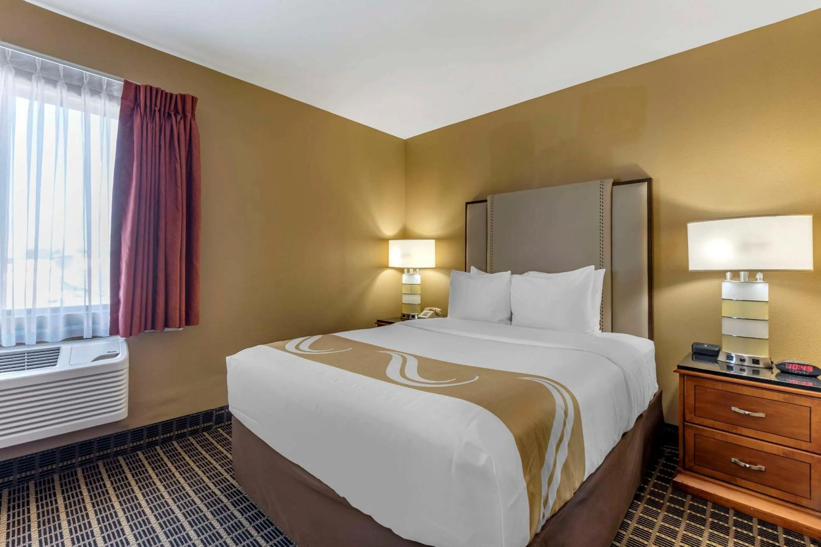 Bedroom, Bed in Quality Inn & Suites Westminster Seal Beach