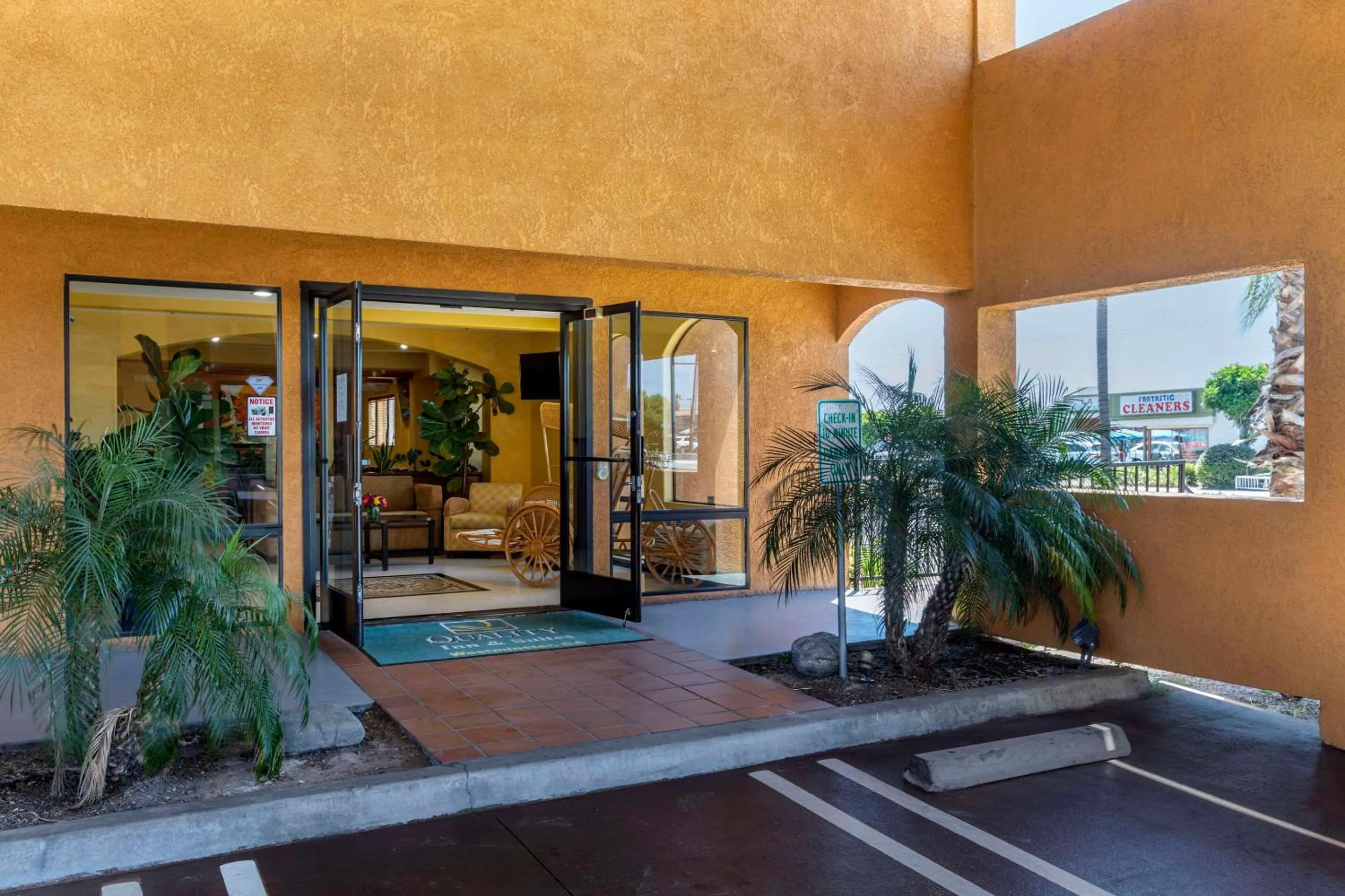 Property building in Quality Inn & Suites Westminster Seal Beach