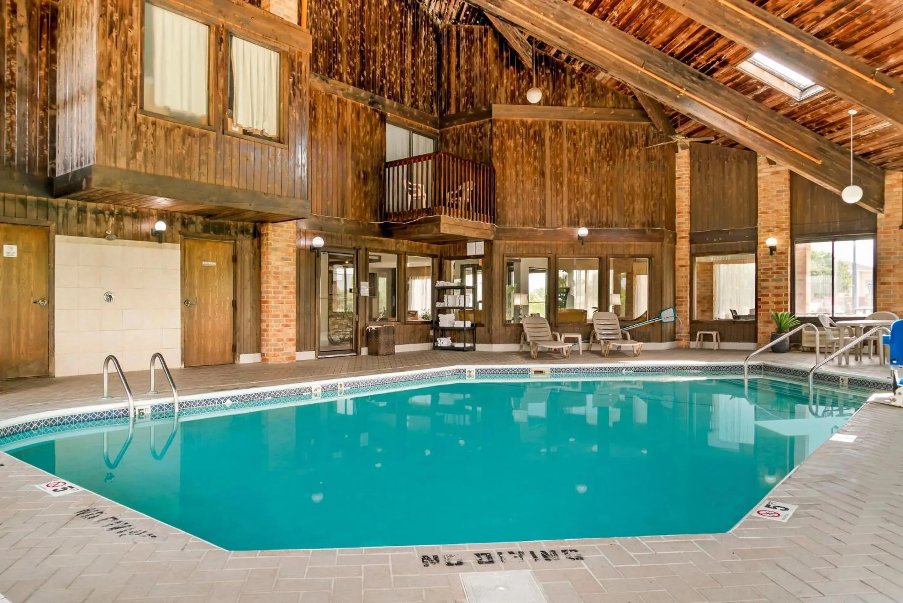 Swimming pool in Quality Inn Grand Rapids South-Byron Center Swimming pool in Quality Inn Grand Rapids South-Byron Center