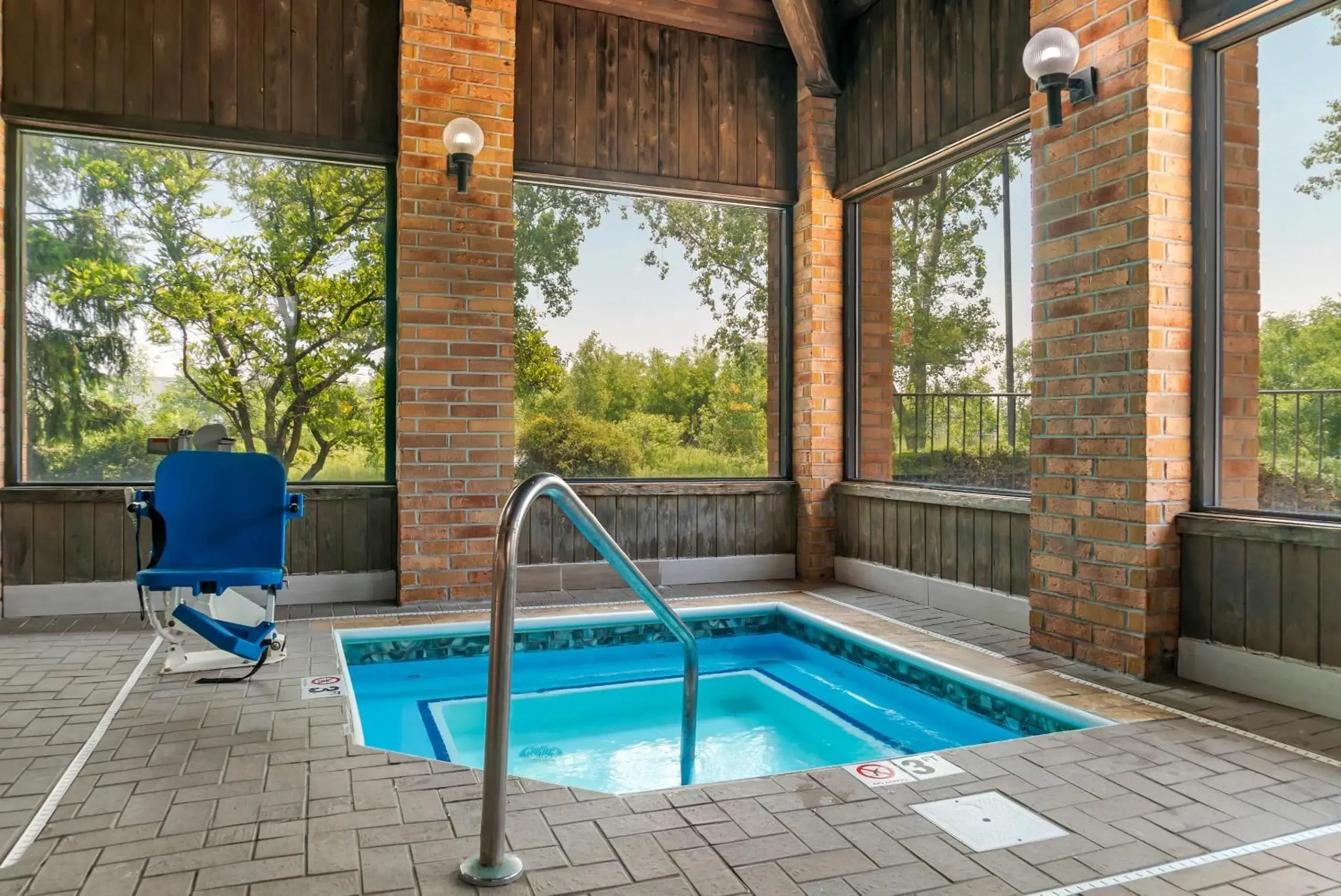 Swimming pool in Quality Inn Grand Rapids South-Byron Center Swimming pool in Quality Inn Grand Rapids South-Byron Center