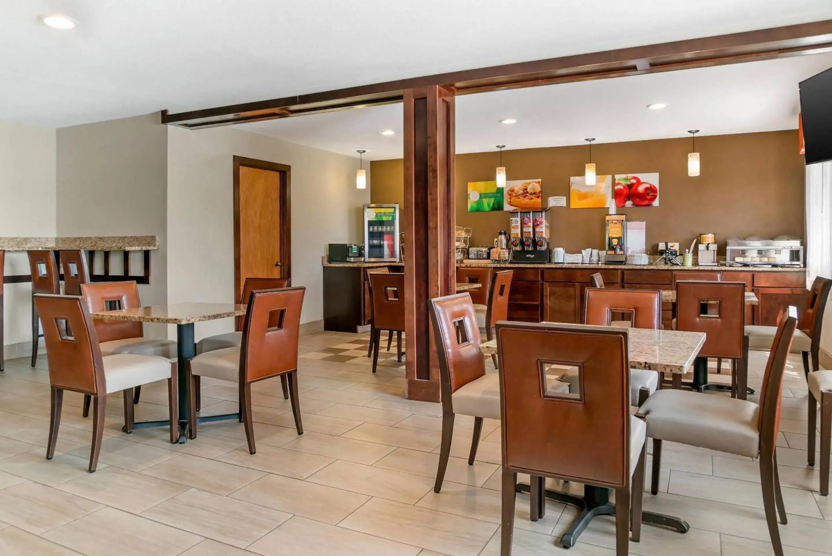 Breakfast in Quality Inn Grand Rapids South-Byron Center Breakfast in Quality Inn Grand Rapids South-Byron Center