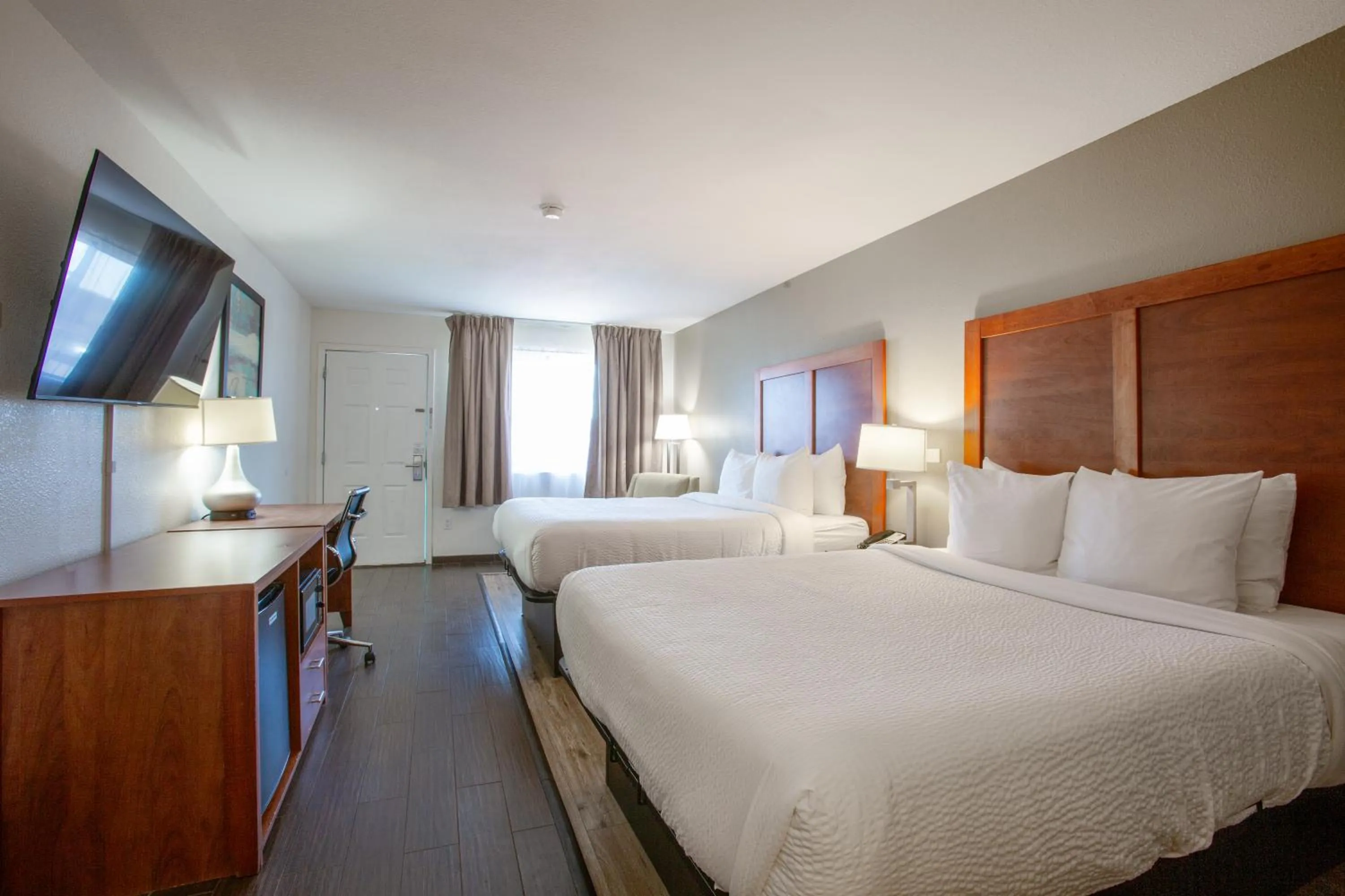 Bedroom, Bed in The Hotel Serene Glendale Peoria, Surestay Collection by Best Western