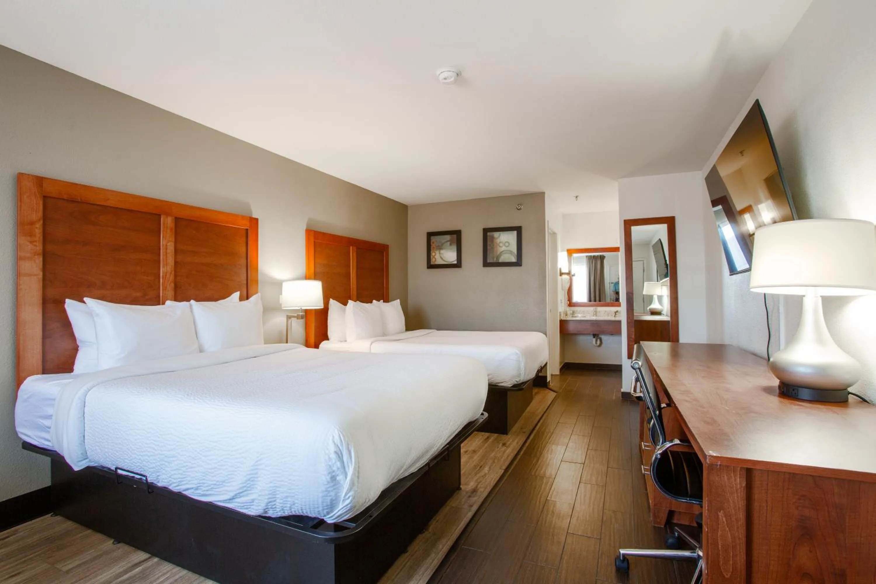 Bedroom, Bed in The Hotel Serene Glendale Peoria, Surestay Collection by Best Western