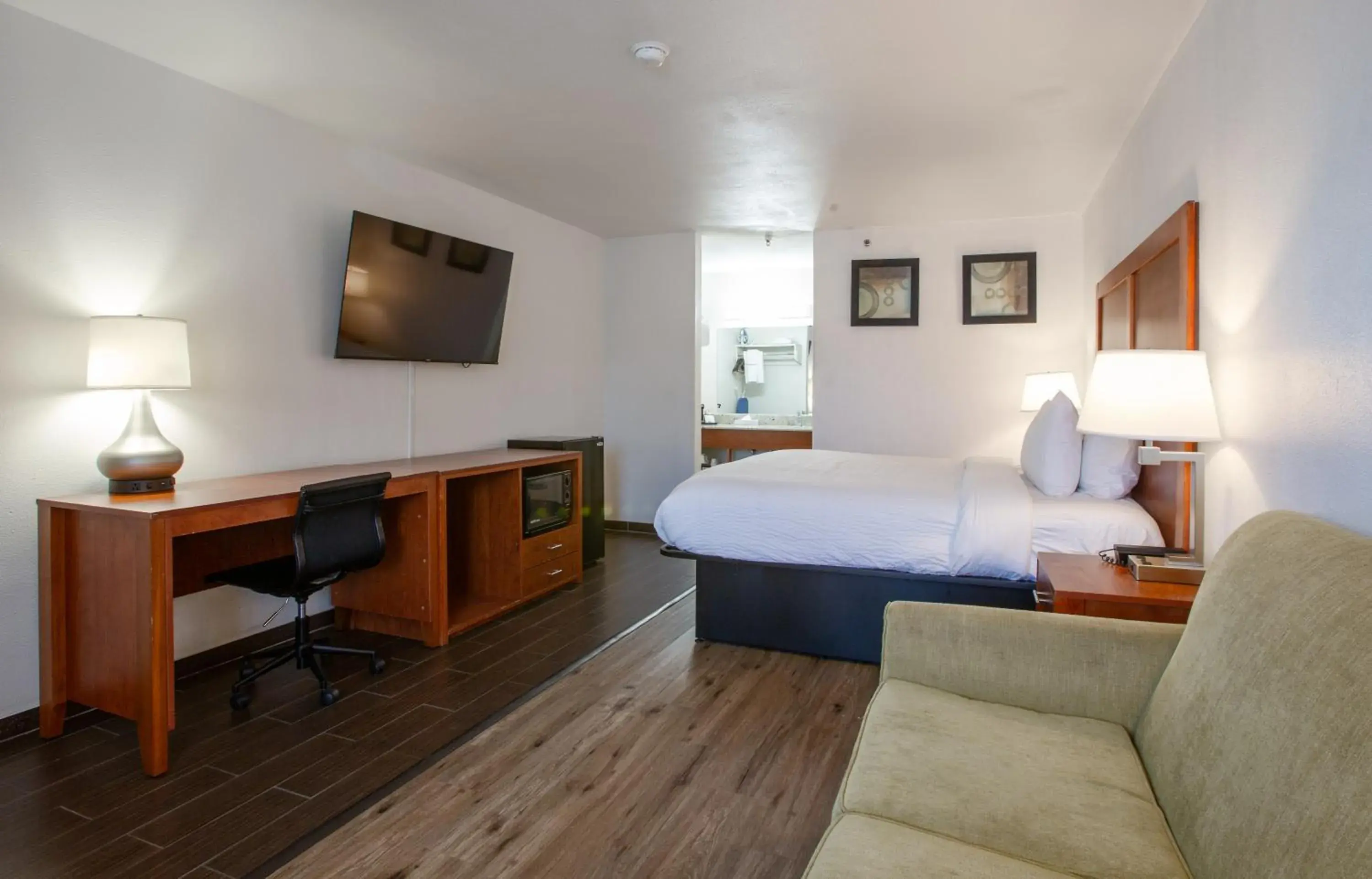 Photo of the whole room, Bed in The Hotel Serene Glendale Peoria, Surestay Collection by Best Western Photo of the whole room, Bed in The Hotel Serene Glendale Peoria, Surestay Collection by Best Western