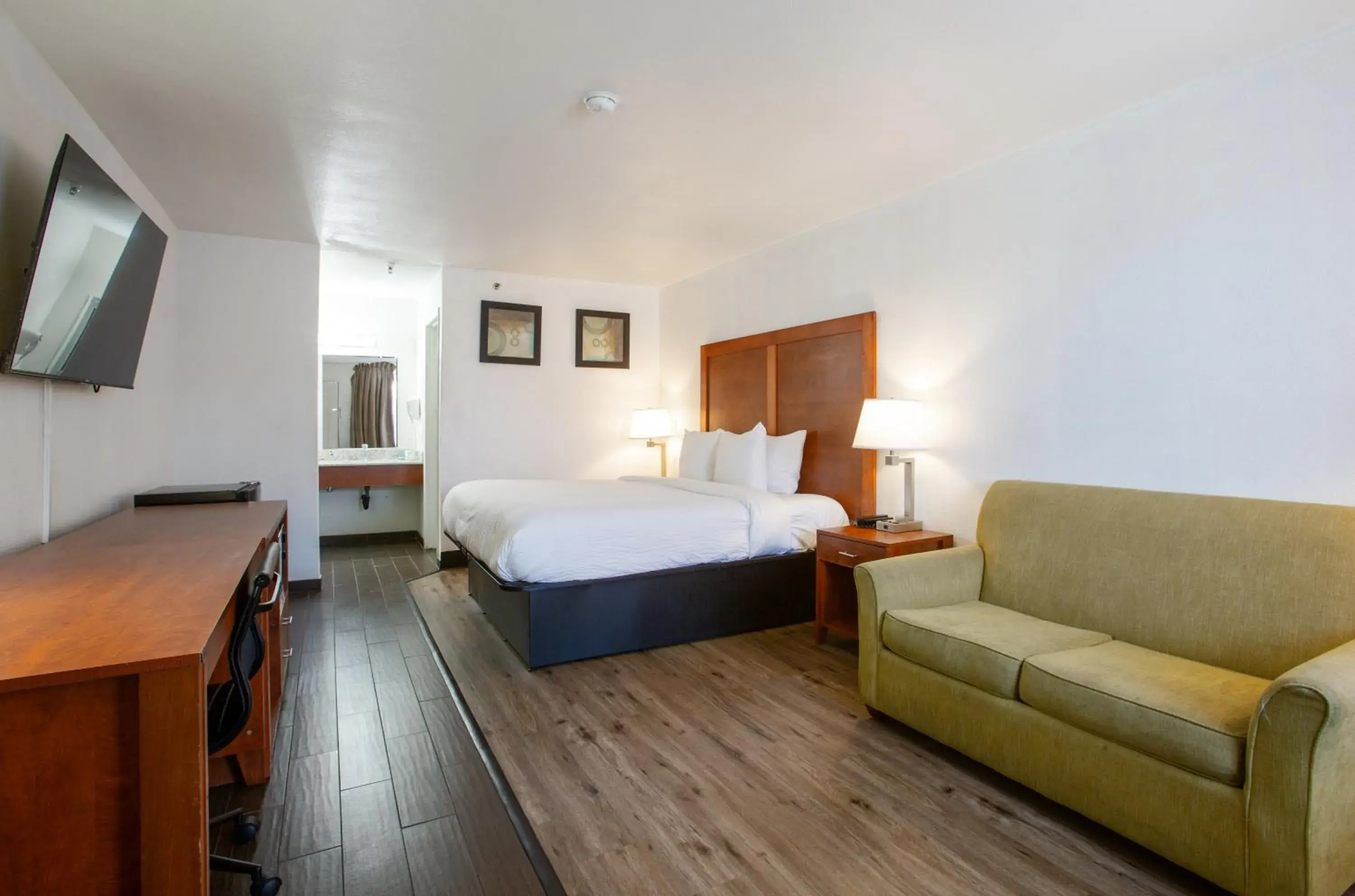 King Room with Sofa Bed - Non-Smoking in The Hotel Serene Glendale Peoria, Surestay Collection by Best Western King Room with Sofa Bed - Non-Smoking in The Hotel Serene Glendale Peoria, Surestay Collection by Best Western