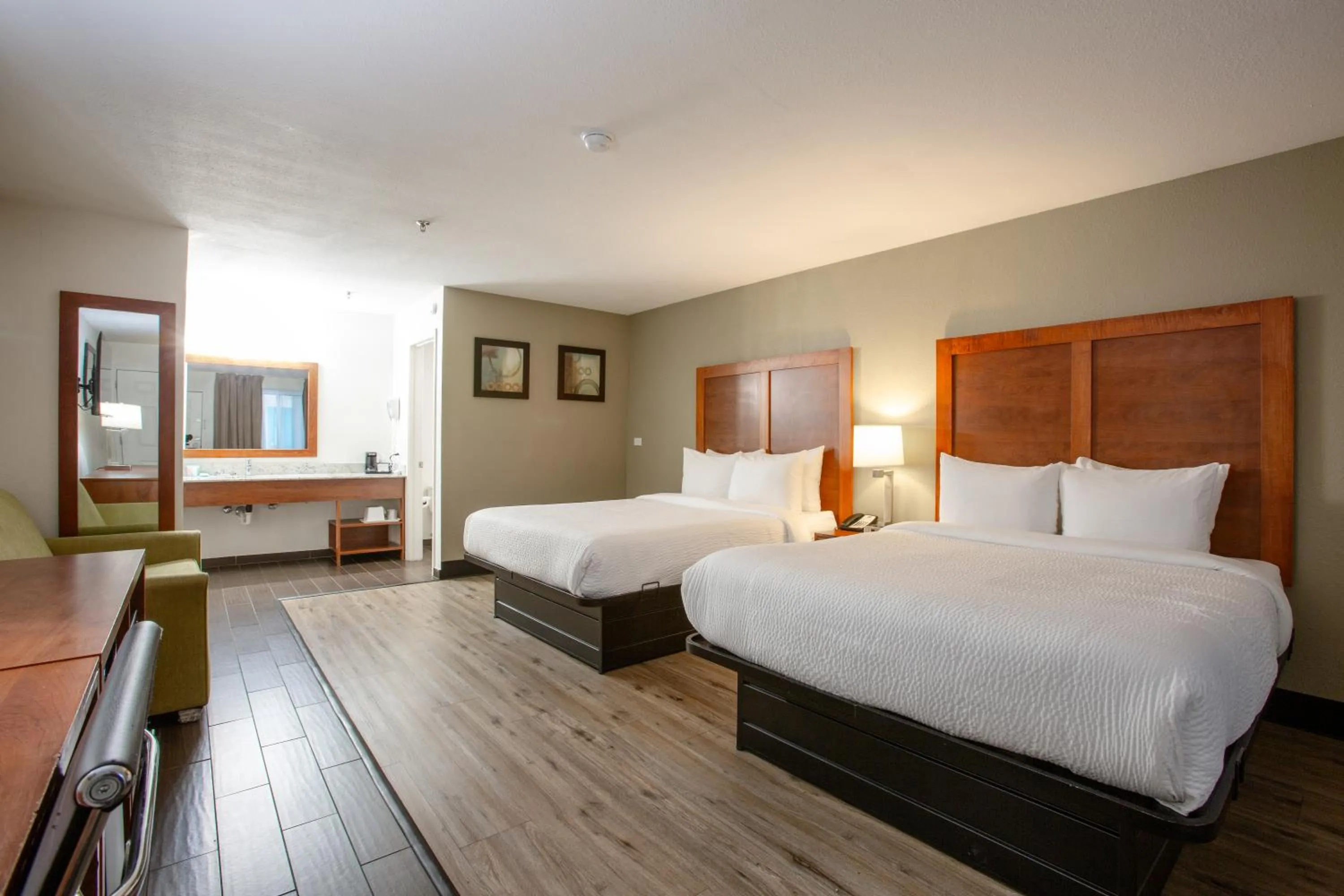 Bedroom, Bed in The Hotel Serene Glendale Peoria, Surestay Collection by Best Western