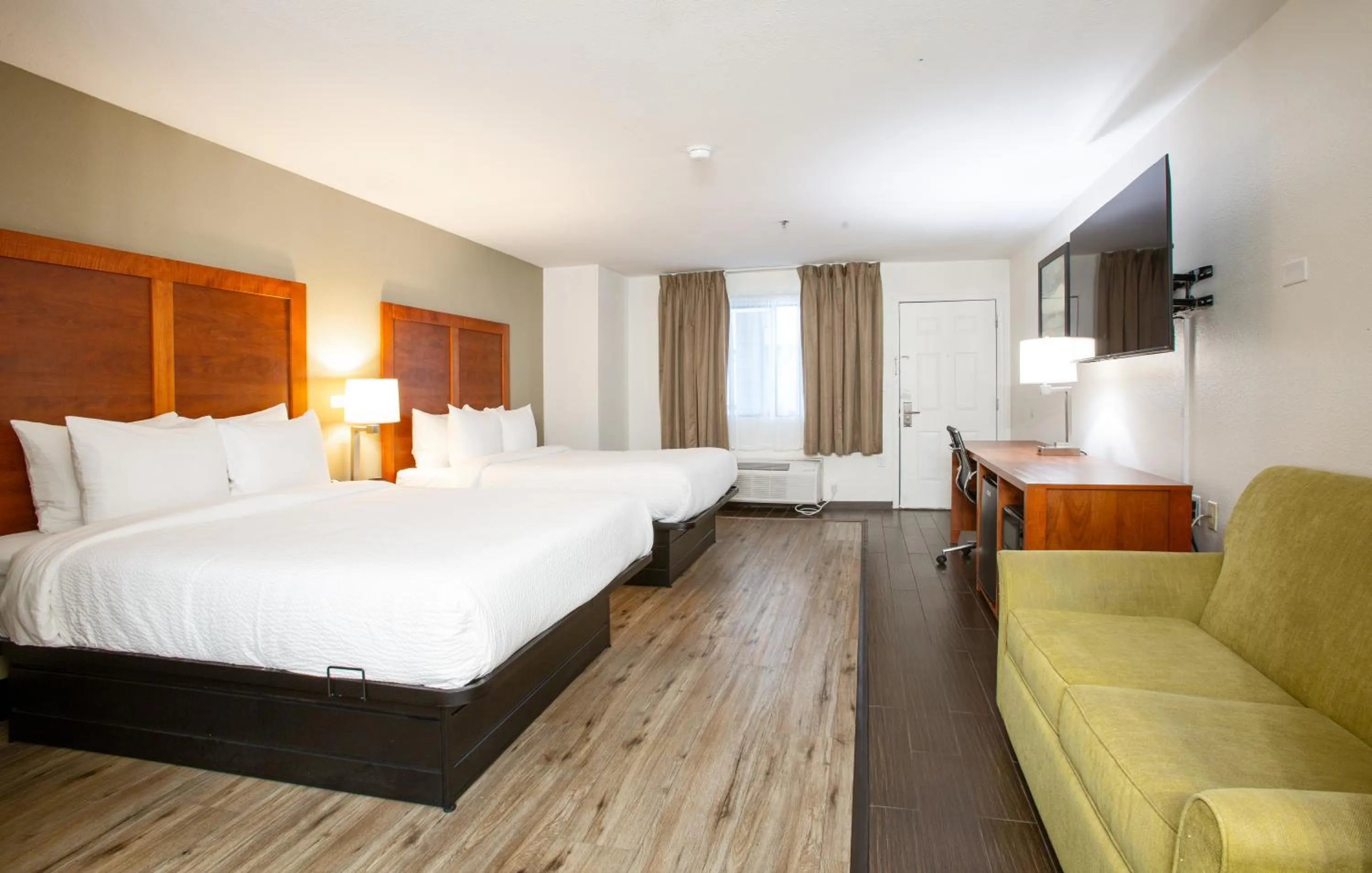 Bedroom, Bed in The Hotel Serene Glendale Peoria, Surestay Collection by Best Western