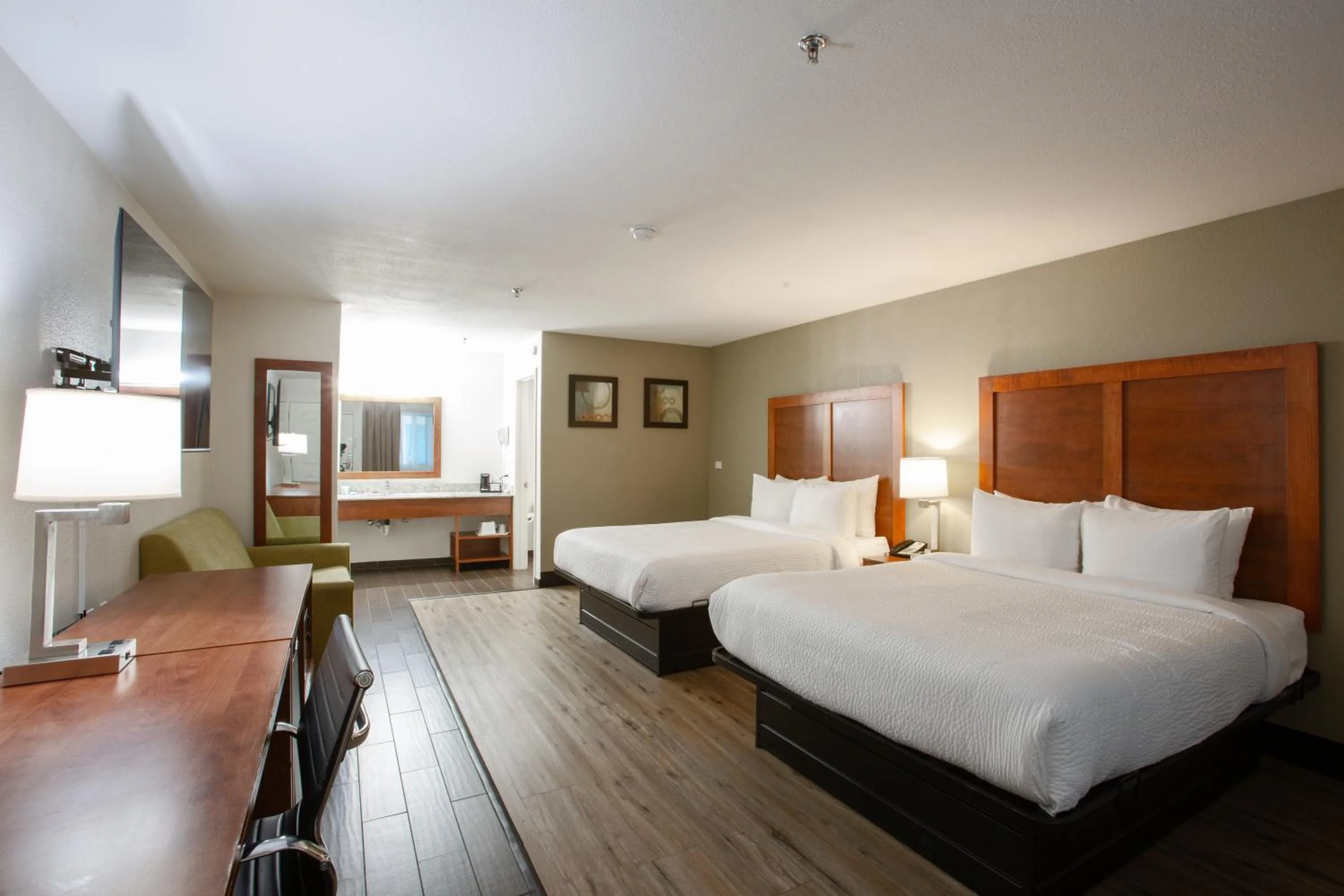 Bedroom, Bed in The Hotel Serene Glendale Peoria, Surestay Collection by Best Western