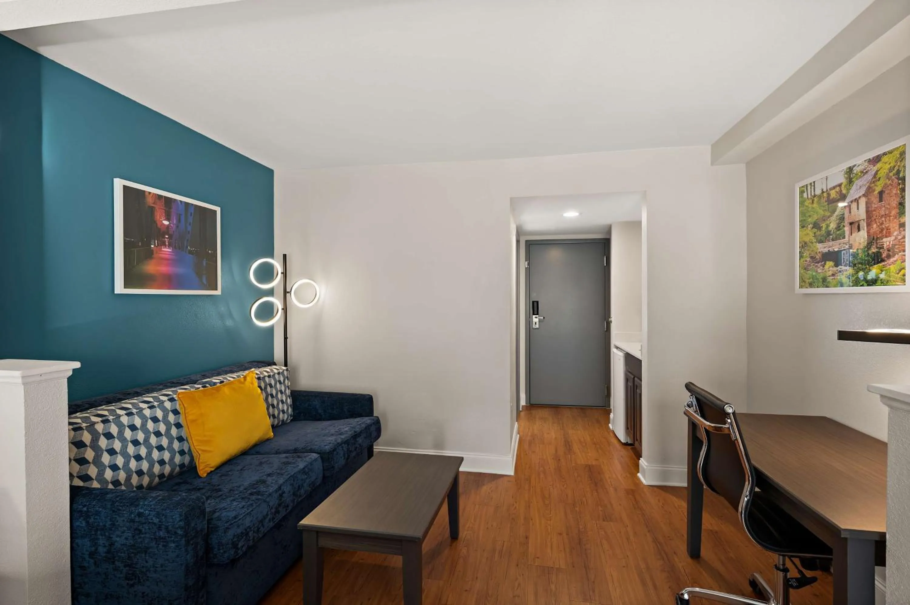 Seating area in Best Western Shackleford