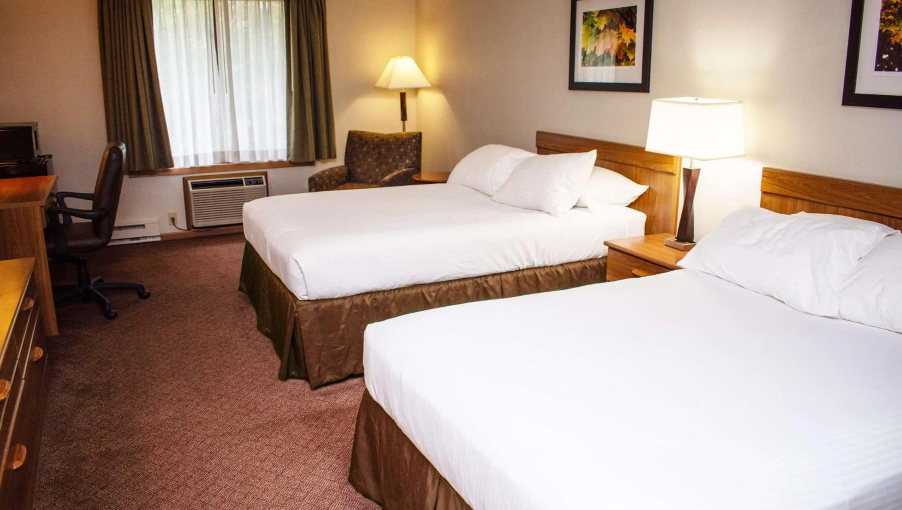 Photo of the whole room, Bed in Magnuson Hotel Country Inn