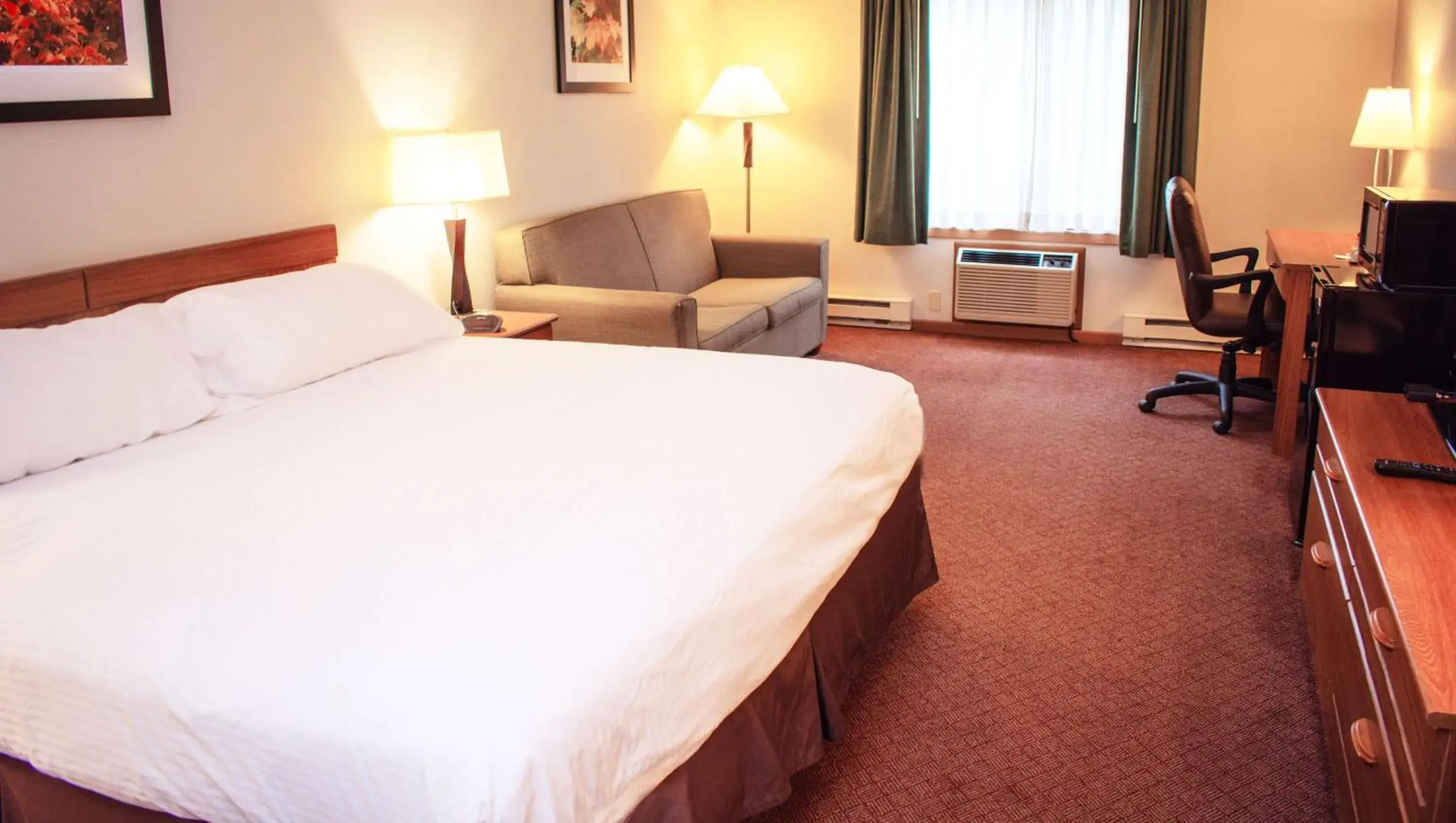 Photo of the whole room, Bed in Magnuson Hotel Country Inn Photo of the whole room, Bed in Magnuson Hotel Country Inn