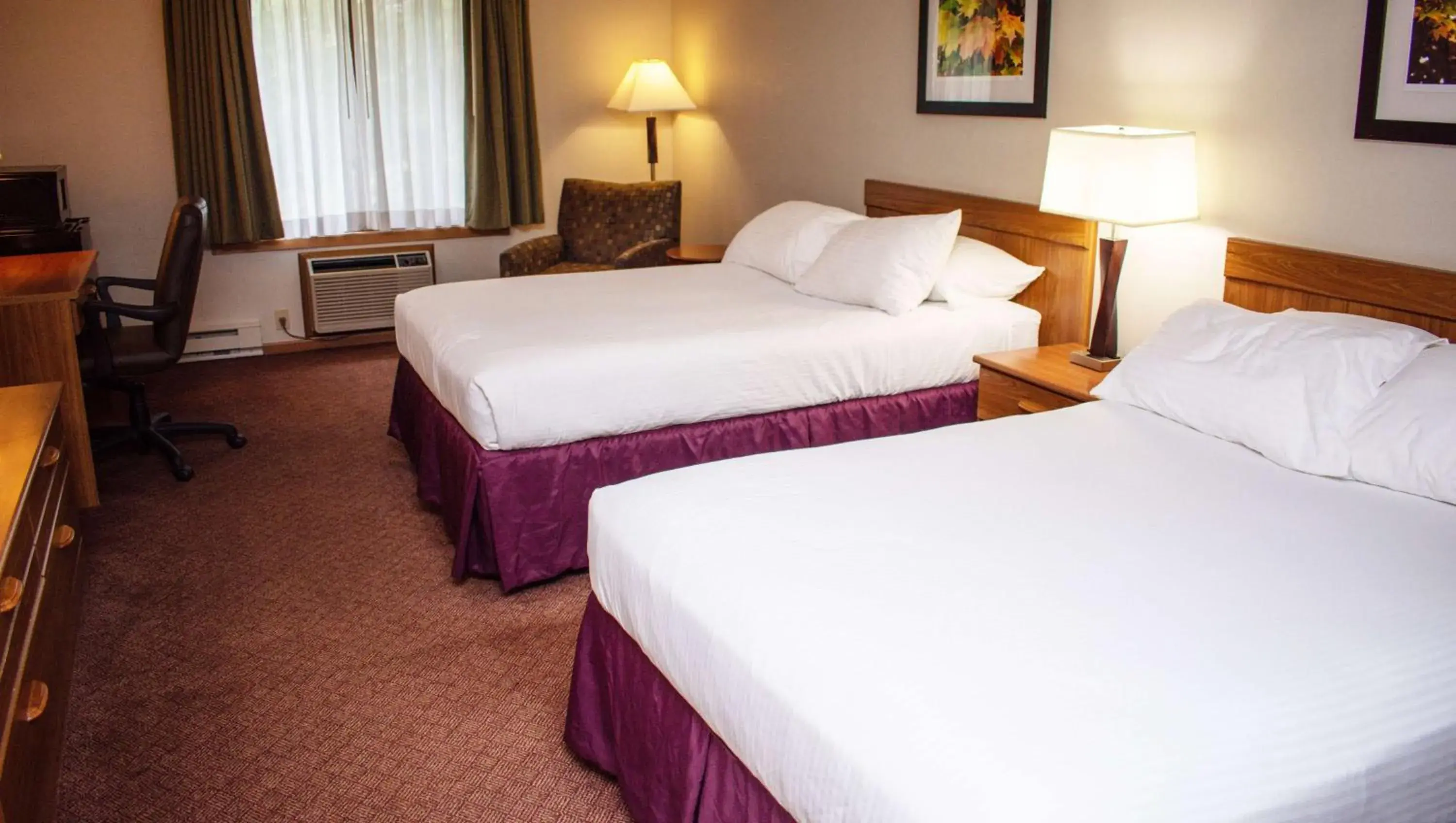 Two Double Beds, Non-Smoking (Non Pet-Friendly) in Magnuson Hotel Country Inn Two Double Beds, Non-Smoking (Non Pet-Friendly) in Magnuson Hotel Country Inn