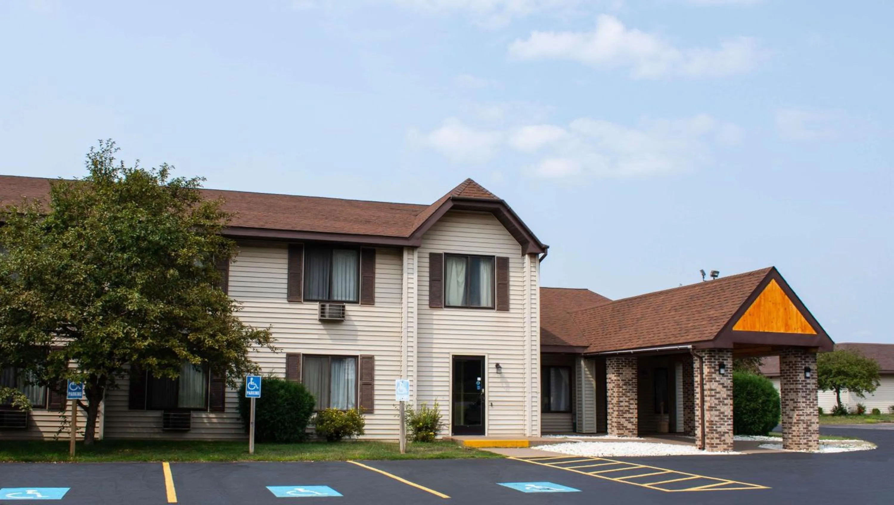 Property building in Magnuson Hotel Country Inn