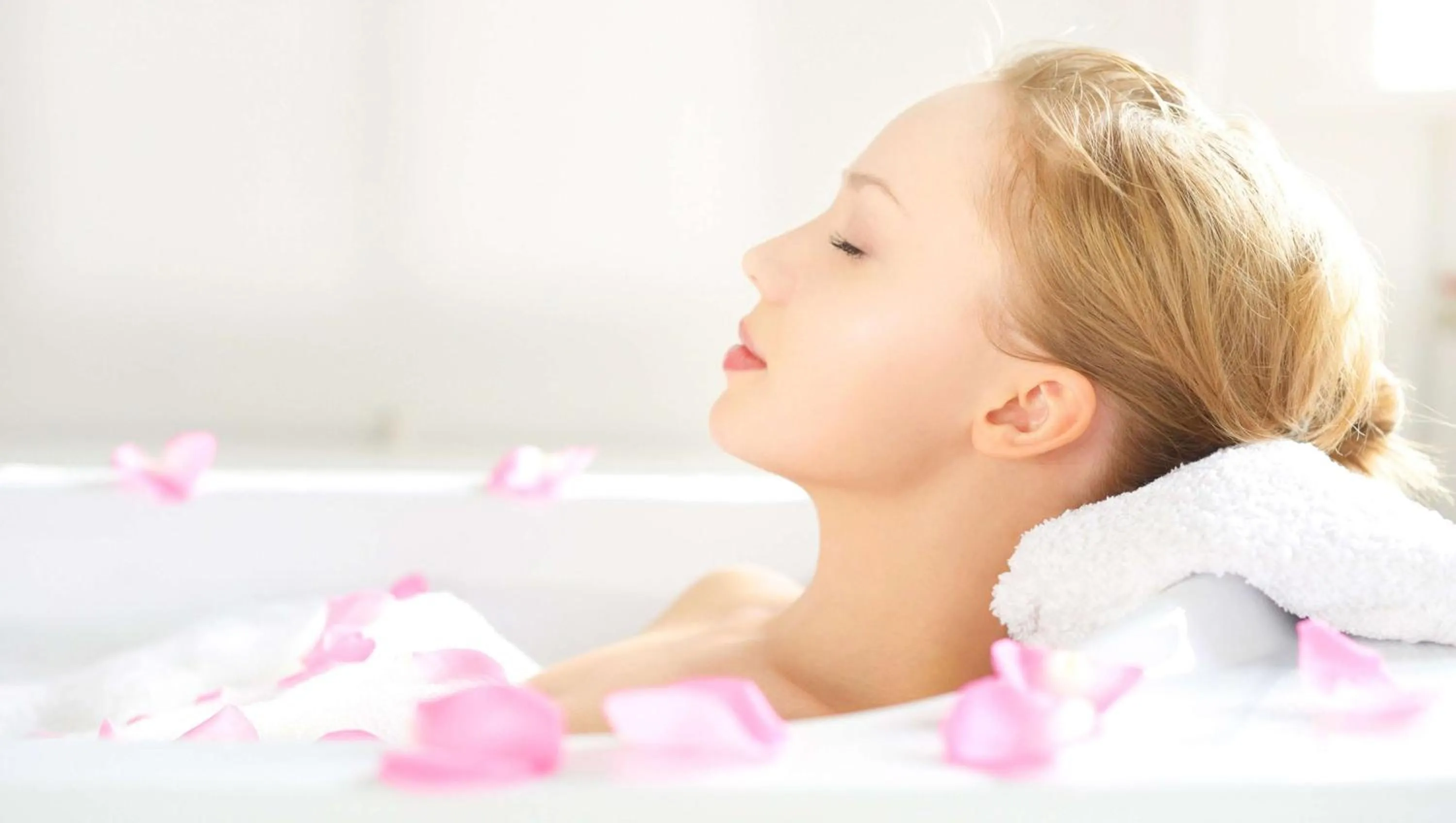 Bathroom in Magnuson Hotel Country Inn