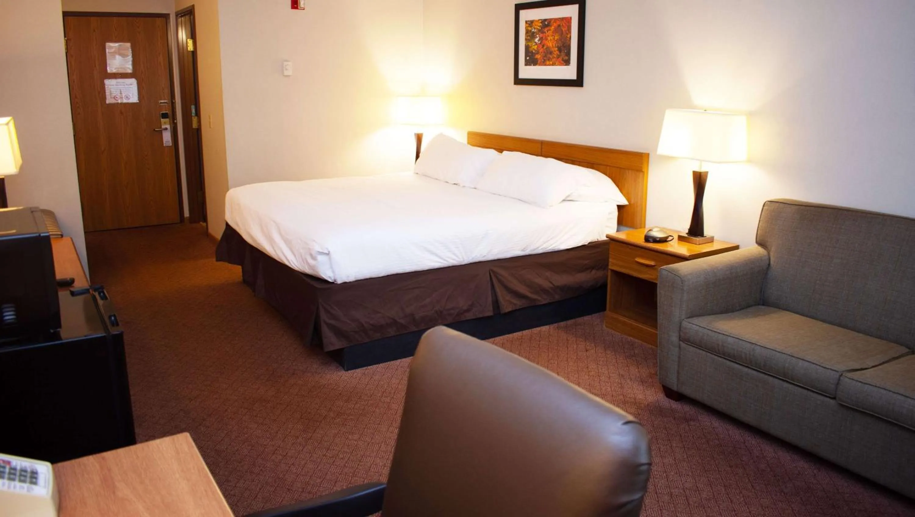 Photo of the whole room, Bed in Magnuson Hotel Country Inn
