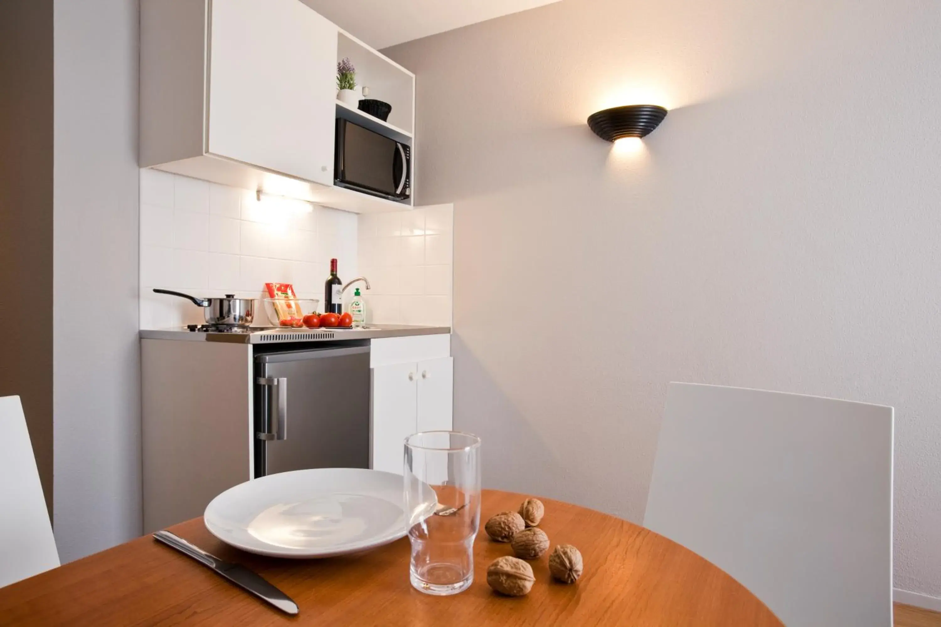 Kitchen or kitchenette in Aparthotel Adagio Access Paris Maisons-Alfort Kitchen or kitchenette in Aparthotel Adagio Access Paris Maisons-Alfort