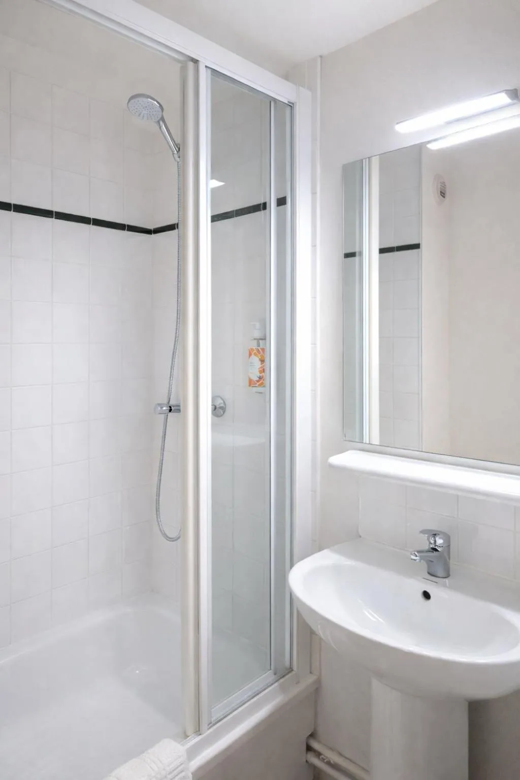Bathroom in Aparthotel Adagio Access Paris Maisons-Alfort
