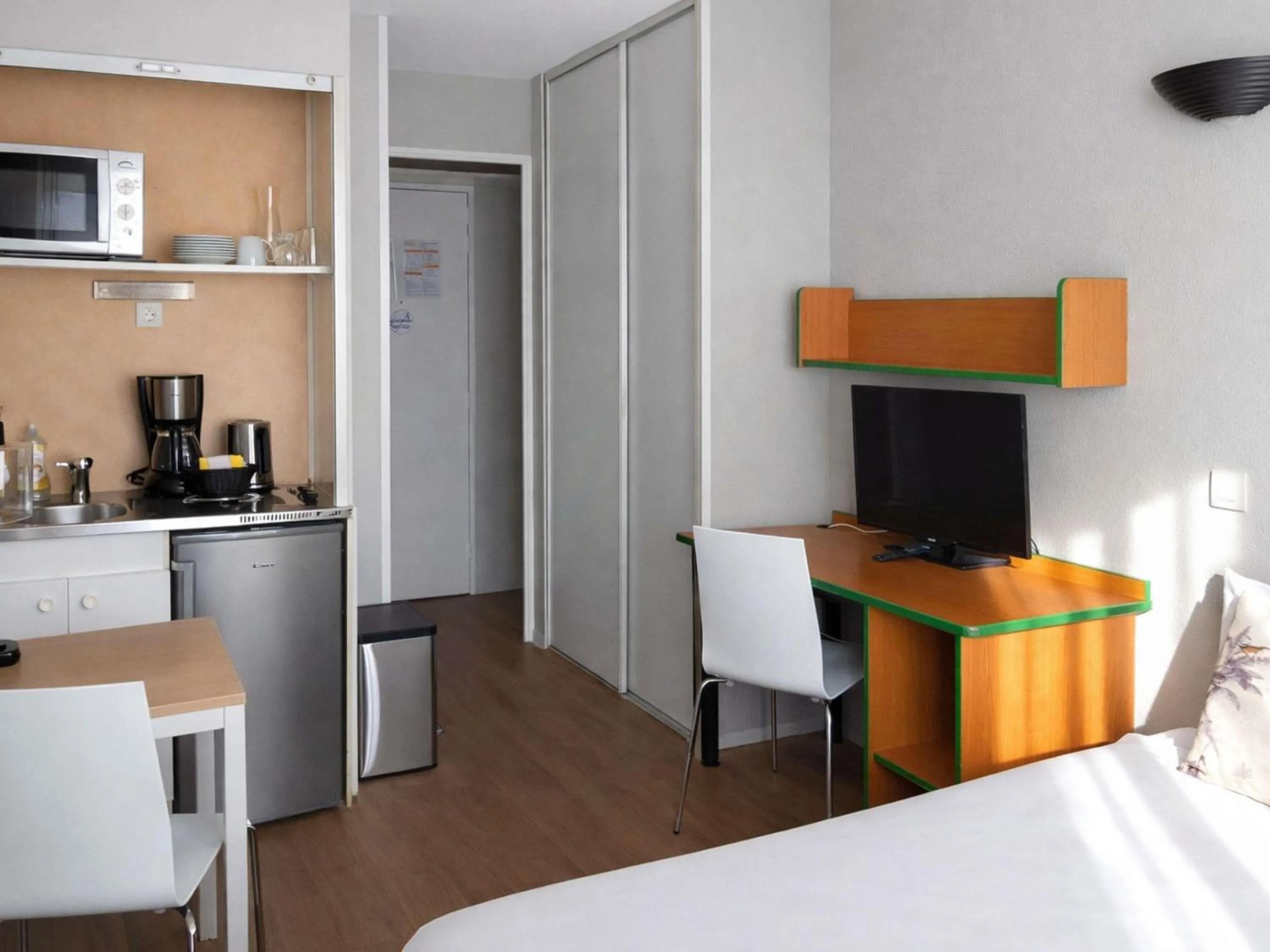 Bedroom, Bed in Aparthotel Adagio Access Paris Maisons-Alfort