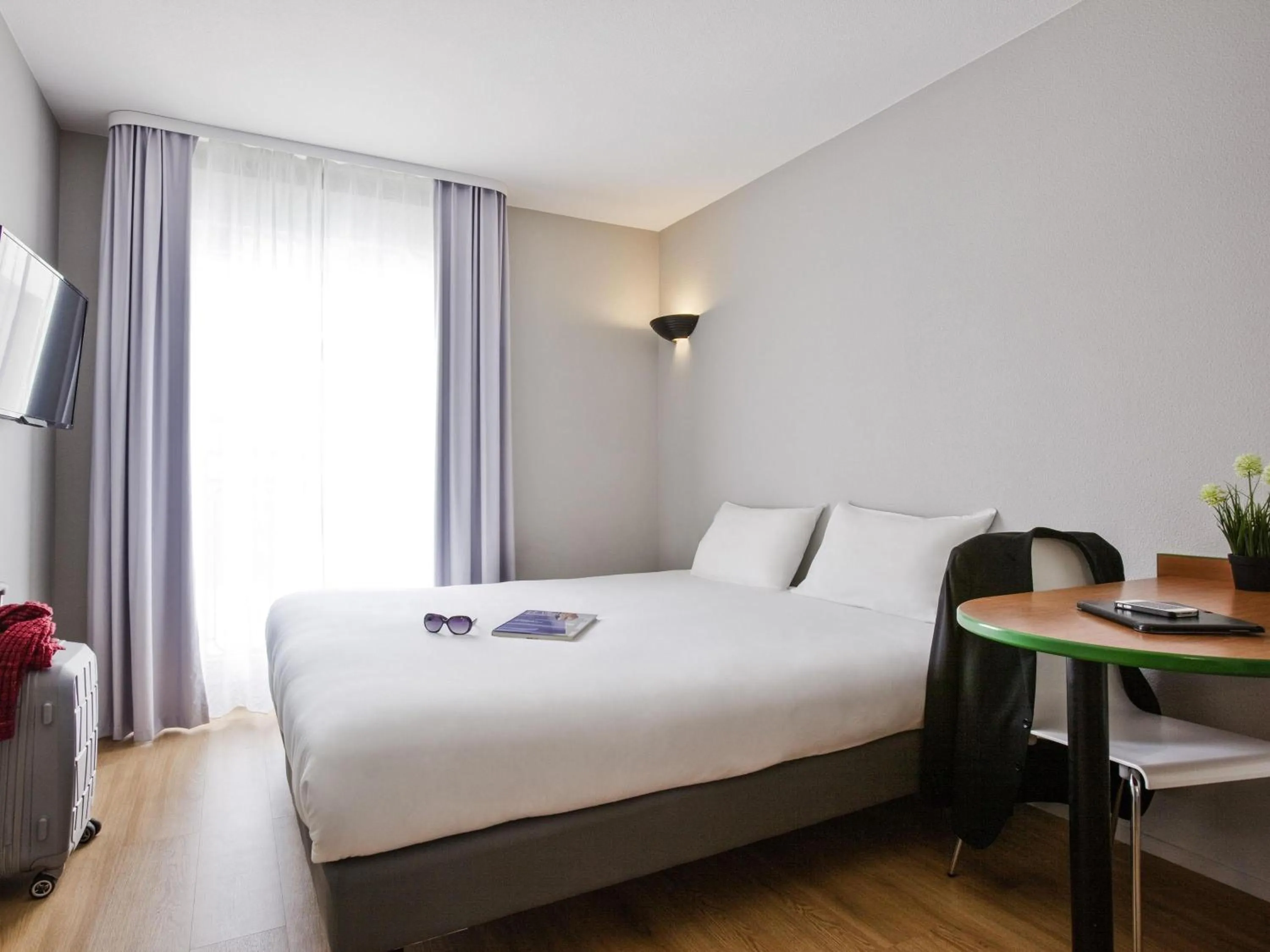 Bedroom, Bed in Aparthotel Adagio Access Paris Maisons-Alfort