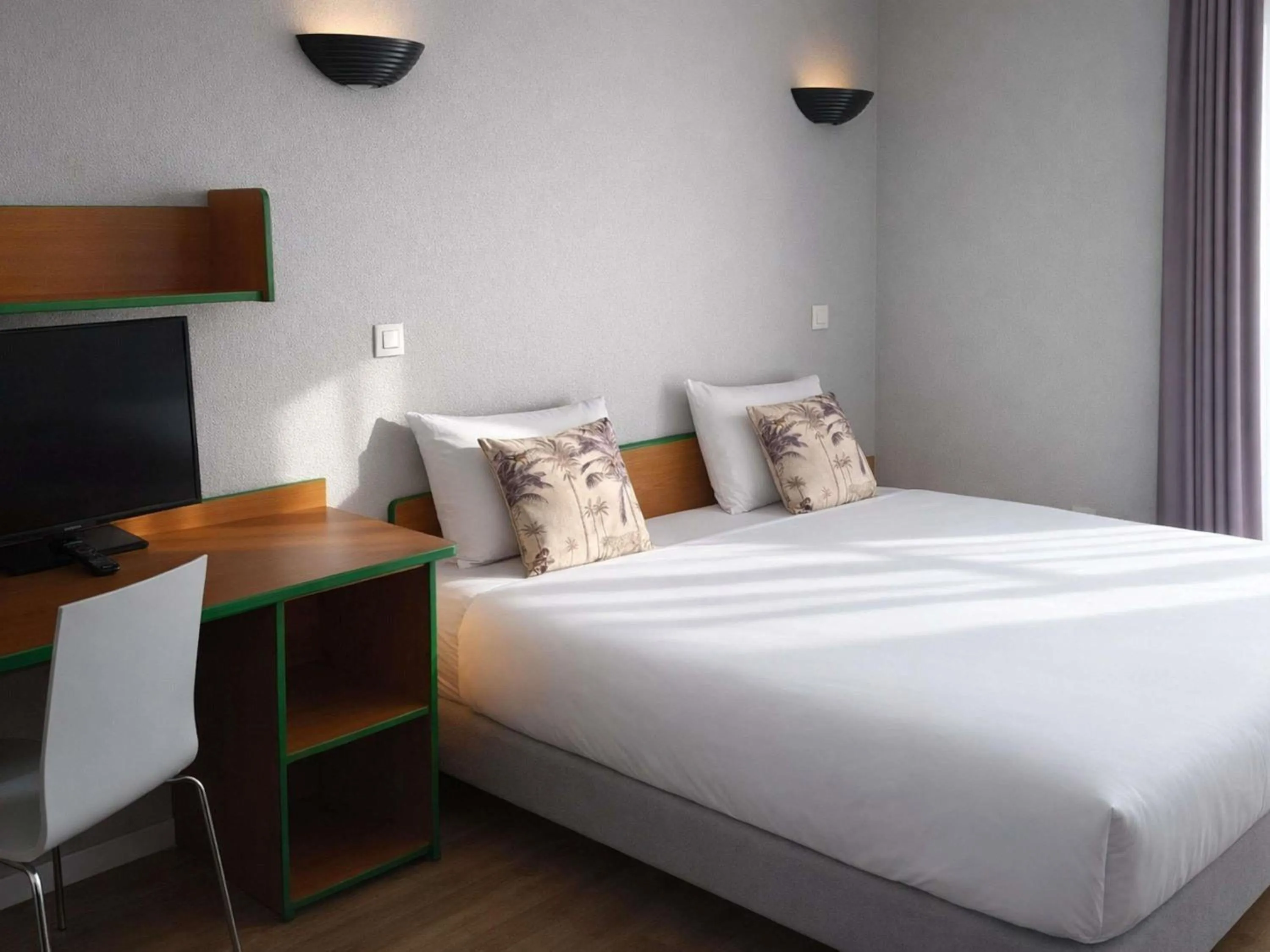 Bedroom, Bed in Aparthotel Adagio Access Paris Maisons-Alfort