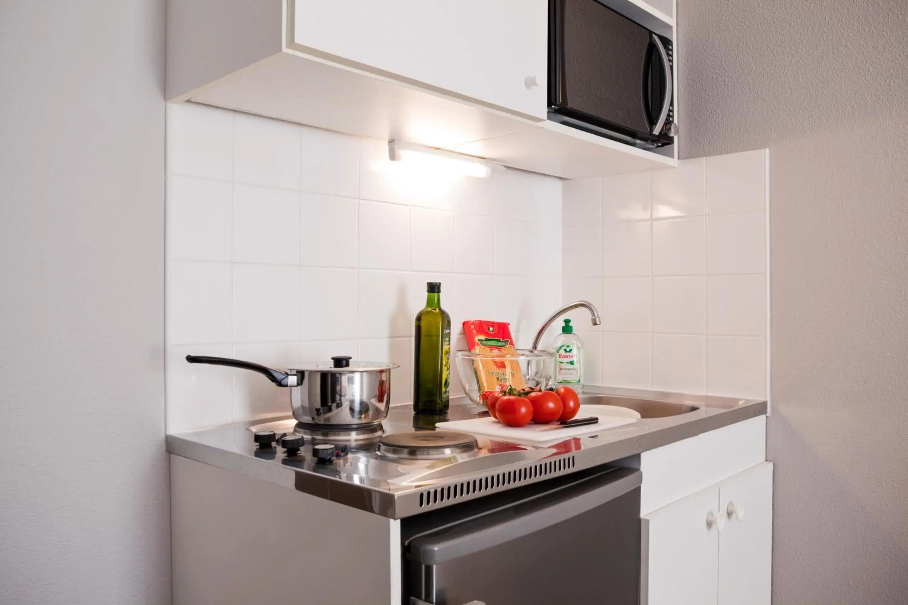 Kitchen or kitchenette in Aparthotel Adagio Access Paris Maisons-Alfort Kitchen or kitchenette in Aparthotel Adagio Access Paris Maisons-Alfort