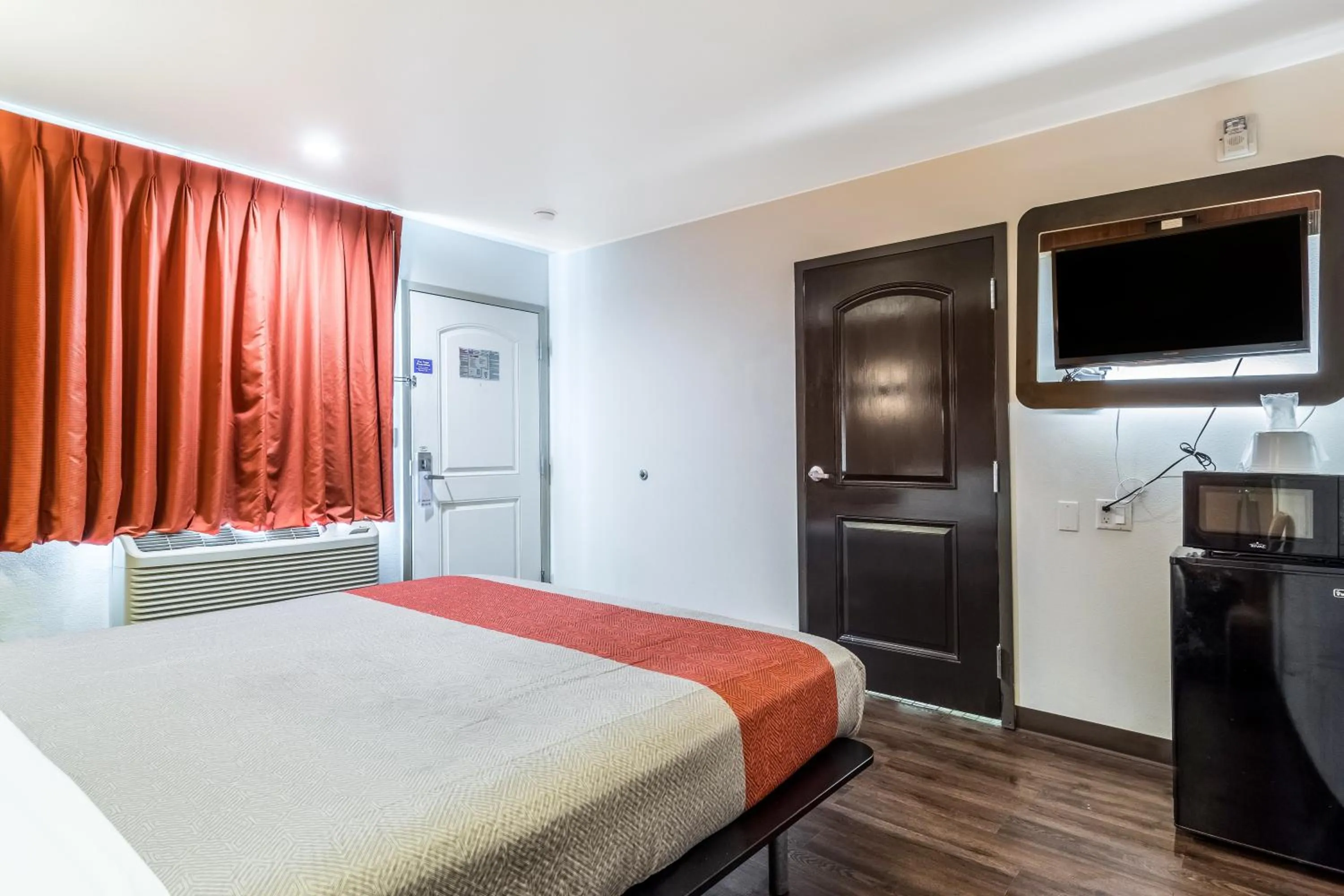 Bed in Motel 6-Oceanside, CA, Marina