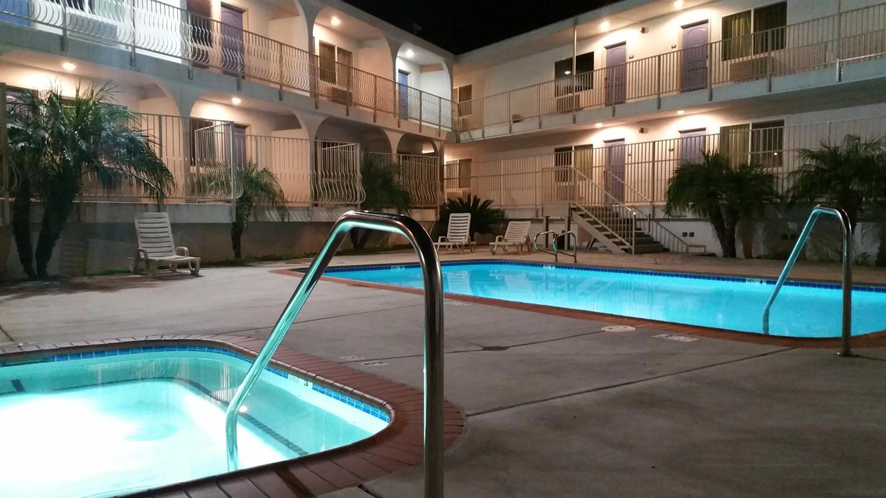 Swimming pool in Motel 6-Oceanside, CA, Marina
