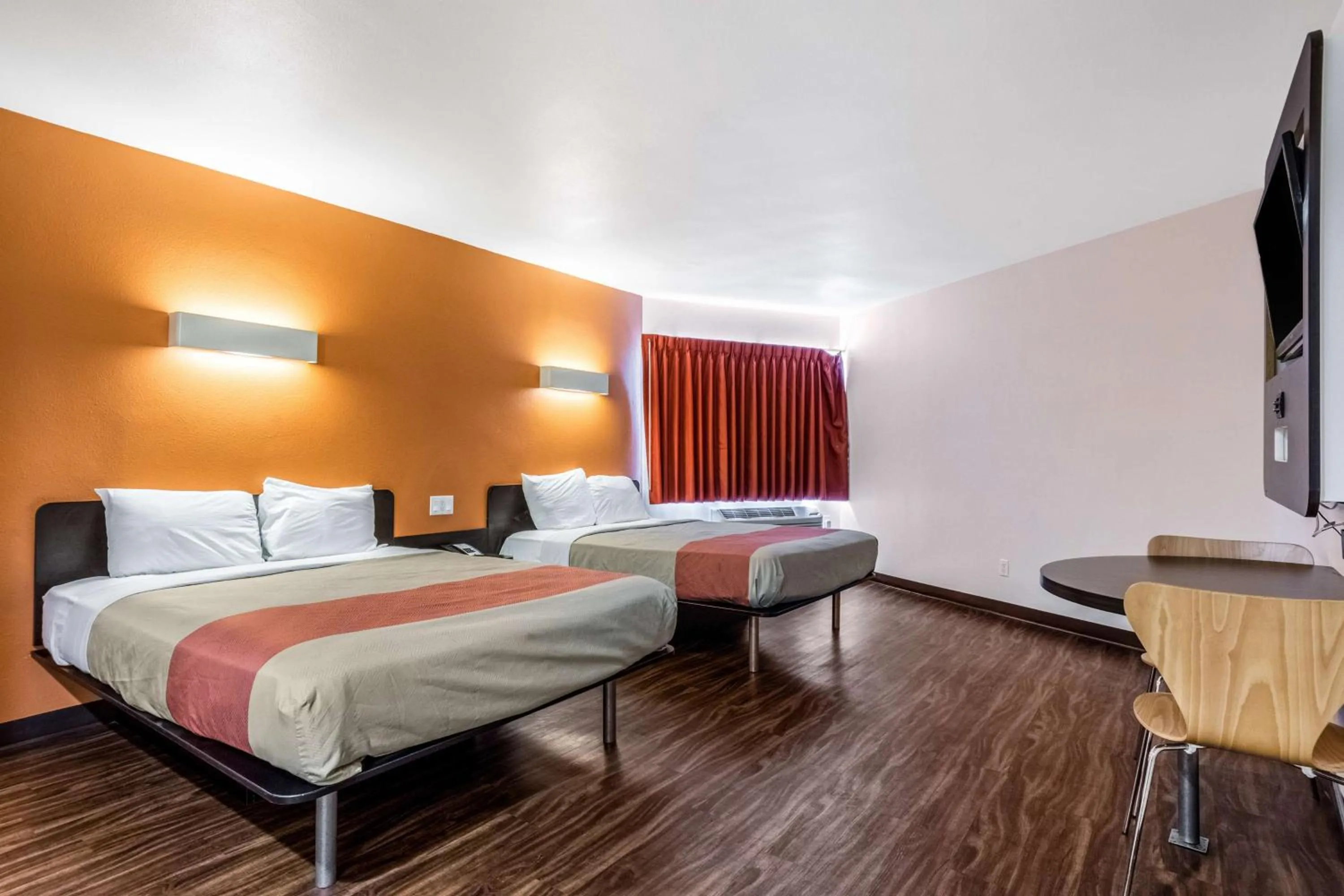 TV and multimedia, Bed in Motel 6-Oceanside, CA, Marina