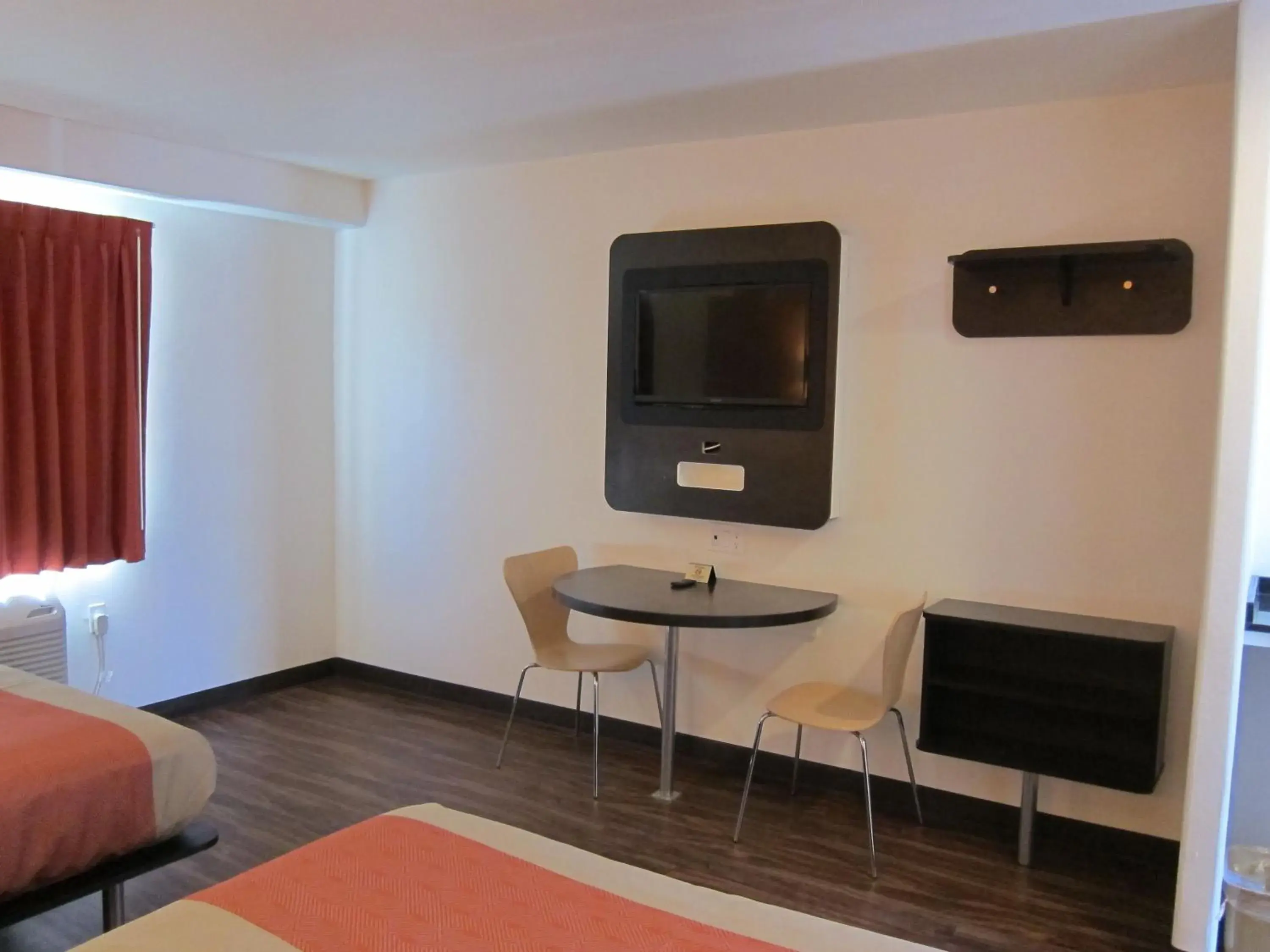 TV and multimedia, Bed in Motel 6-Oceanside, CA, Marina TV and multimedia, Bed in Motel 6-Oceanside, CA, Marina