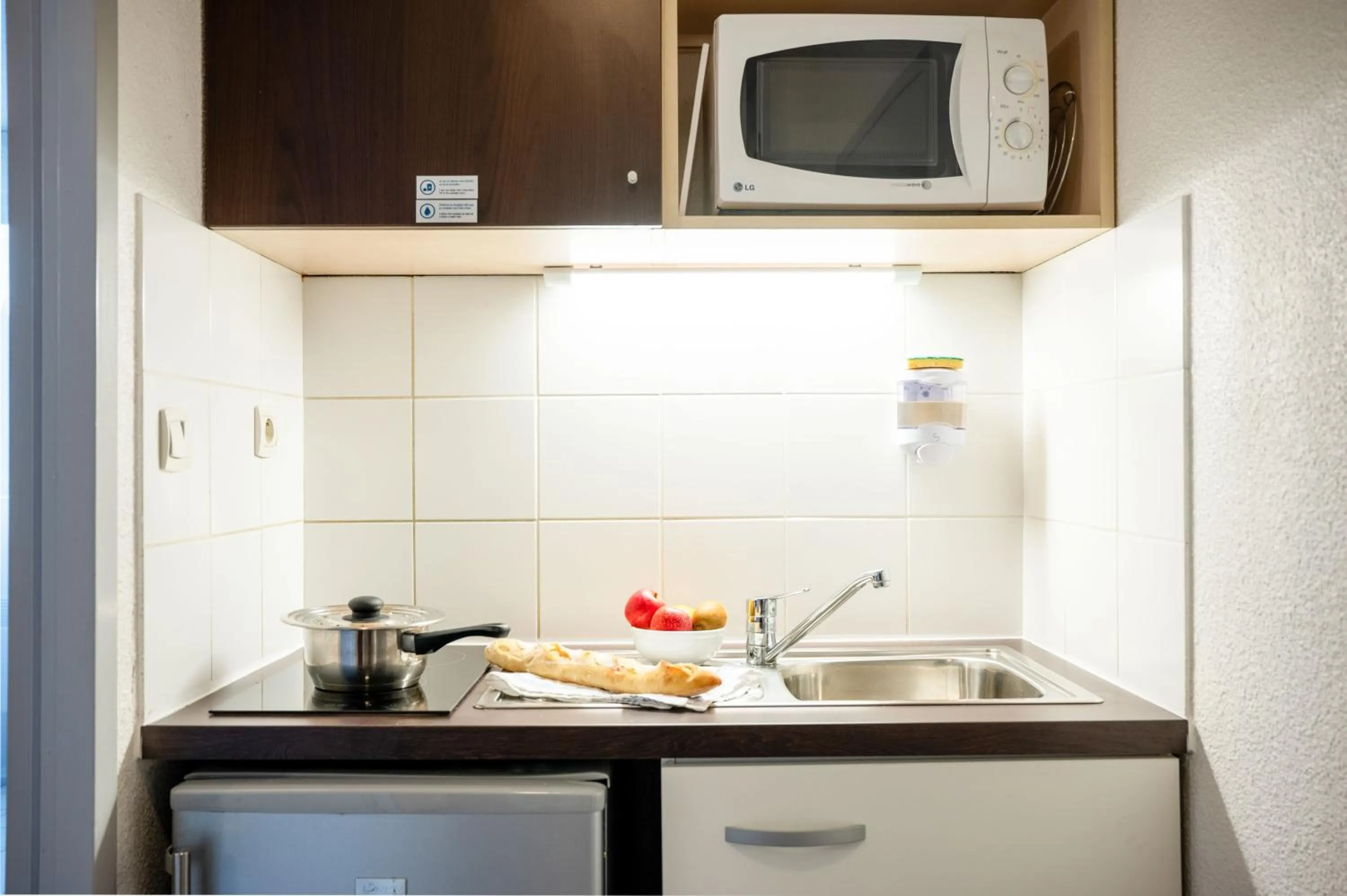 Kitchen or kitchenette in Comfort Aparthotel Besancon La City