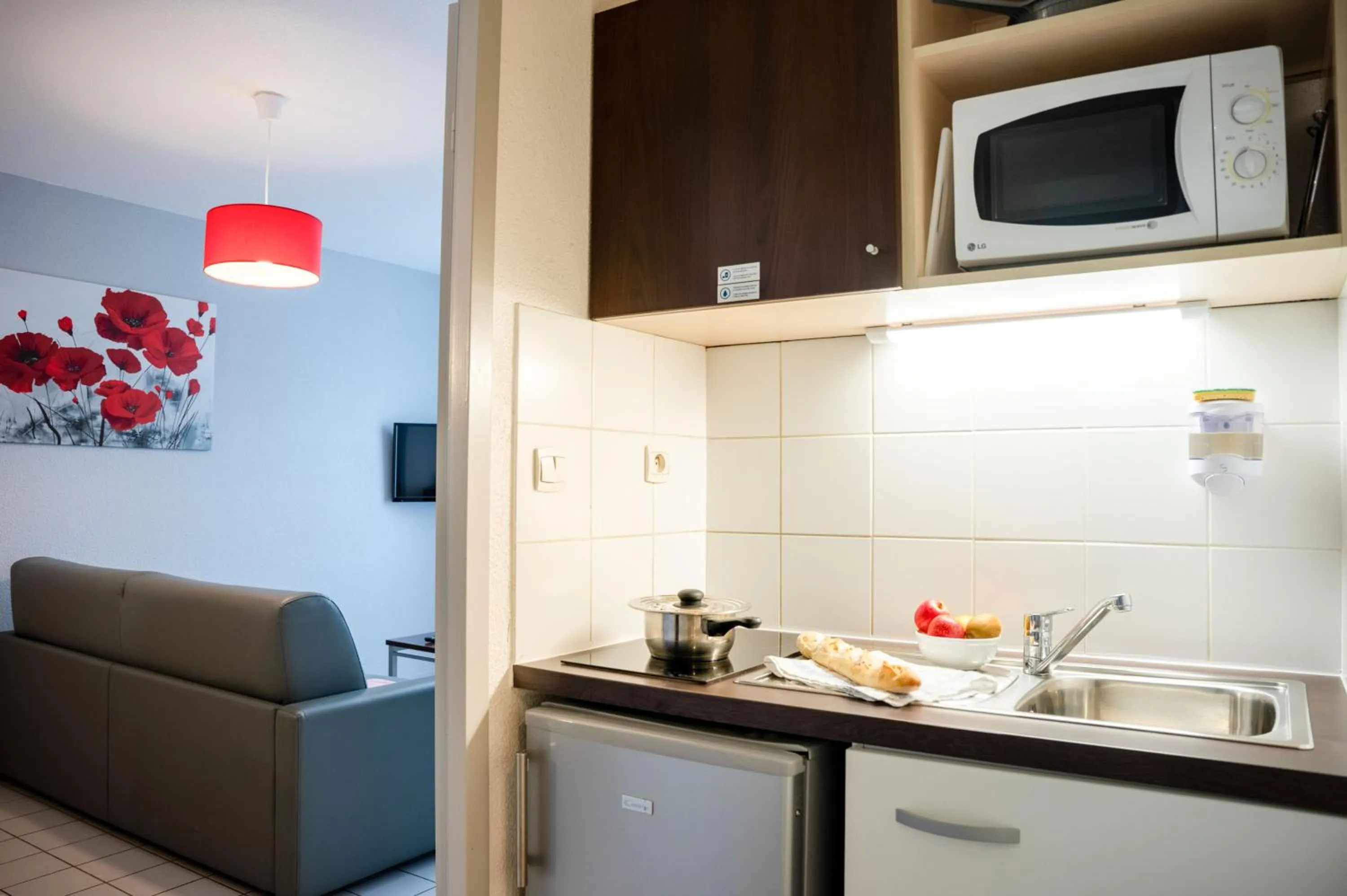 Kitchen or kitchenette in Comfort Aparthotel Besancon La City