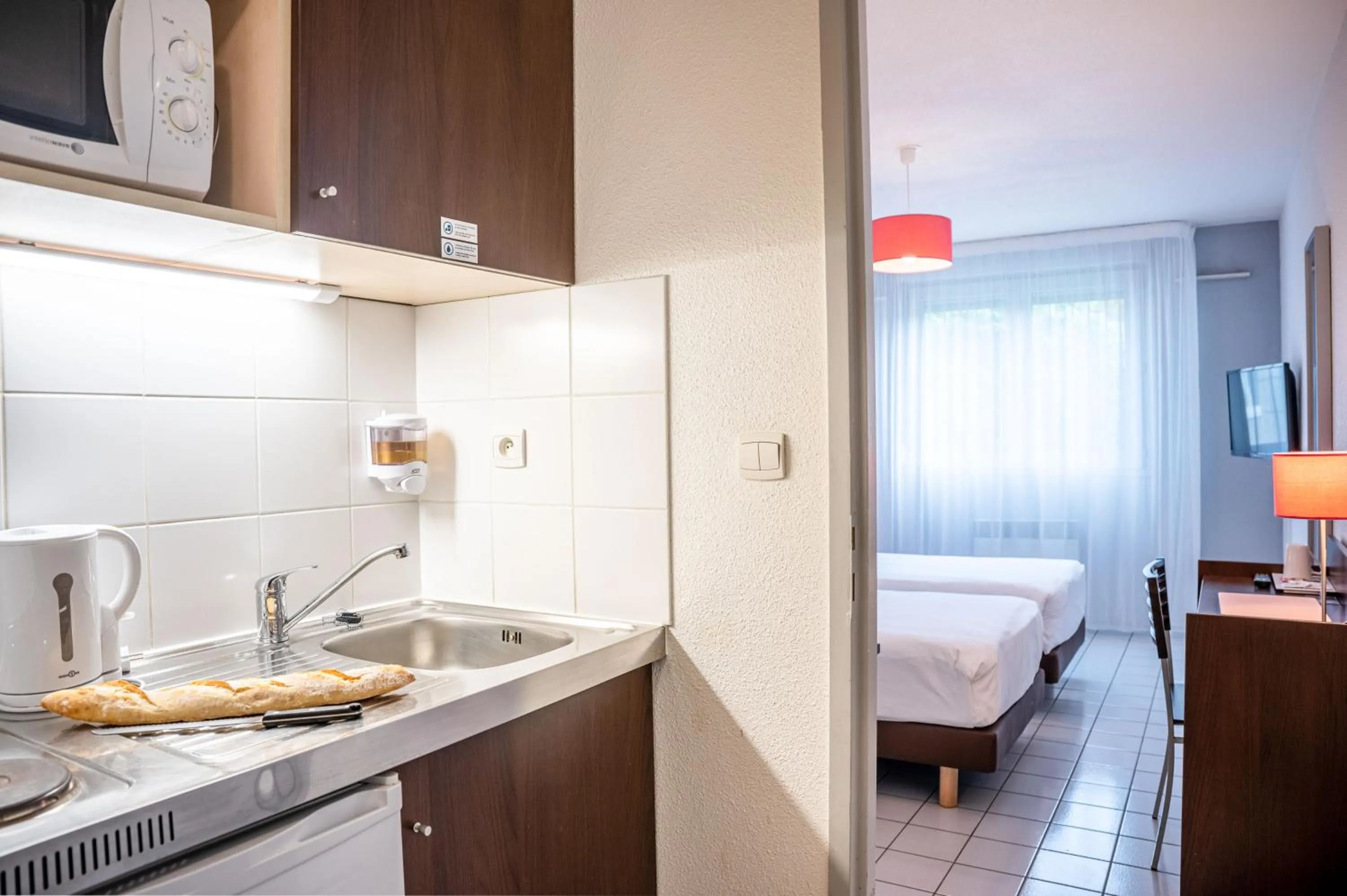 Kitchen or kitchenette, Bed in Comfort Aparthotel Besancon La City