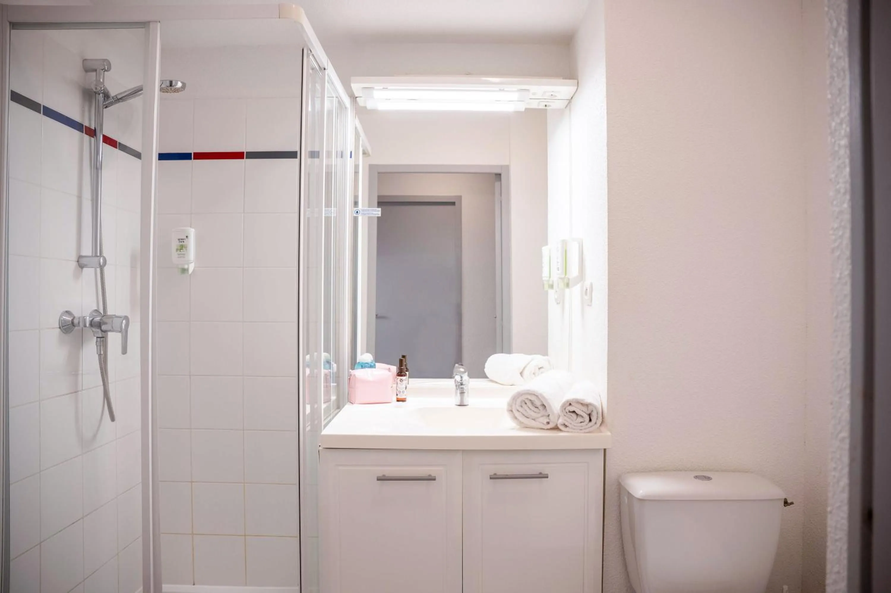 Shower in Comfort Aparthotel Besancon La City