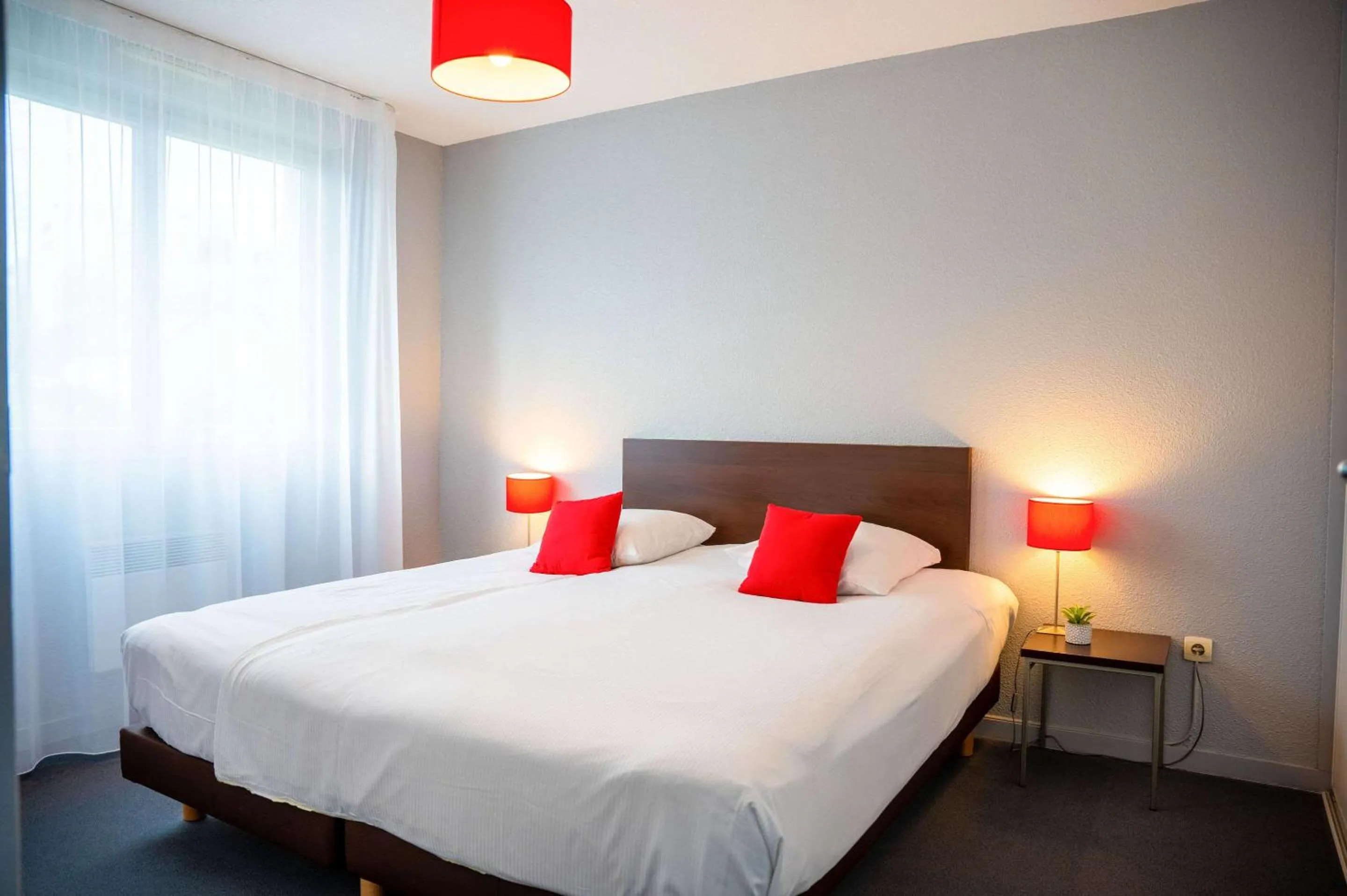 Bedroom, Bed in Comfort Aparthotel Besancon La City
