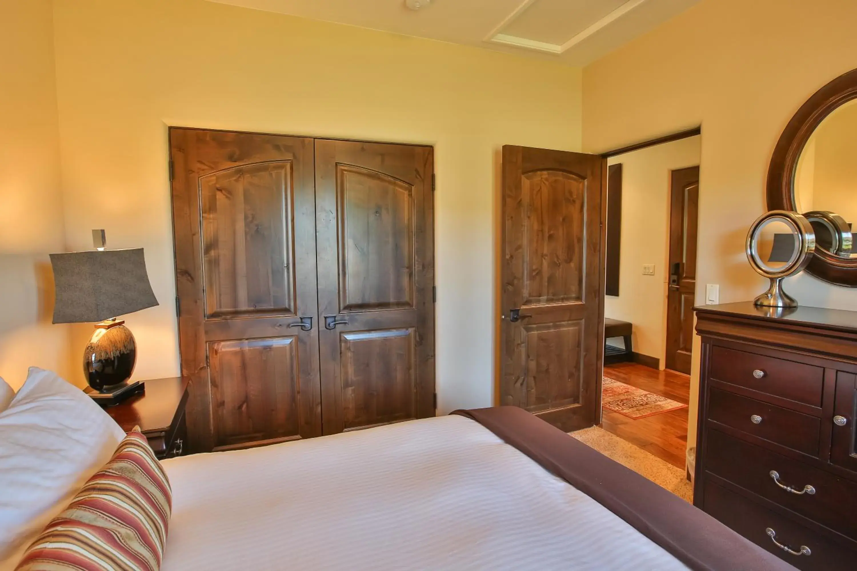 Bed in Columbia Cliff Villas Bed in Columbia Cliff Villas